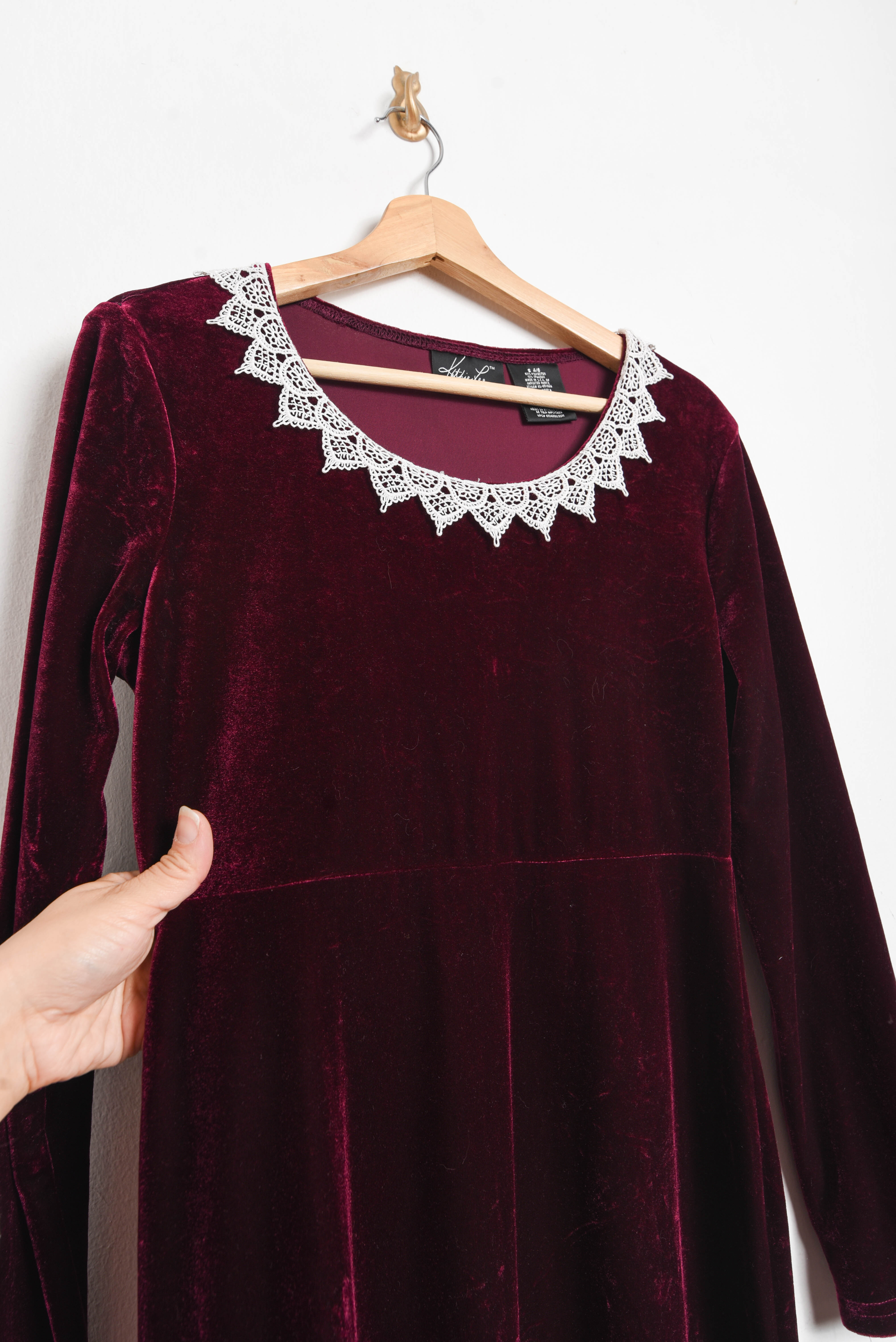 Vestido burdeo velvet cuellito