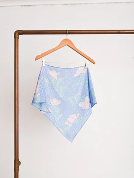 Pañuelo celeste pastel satín