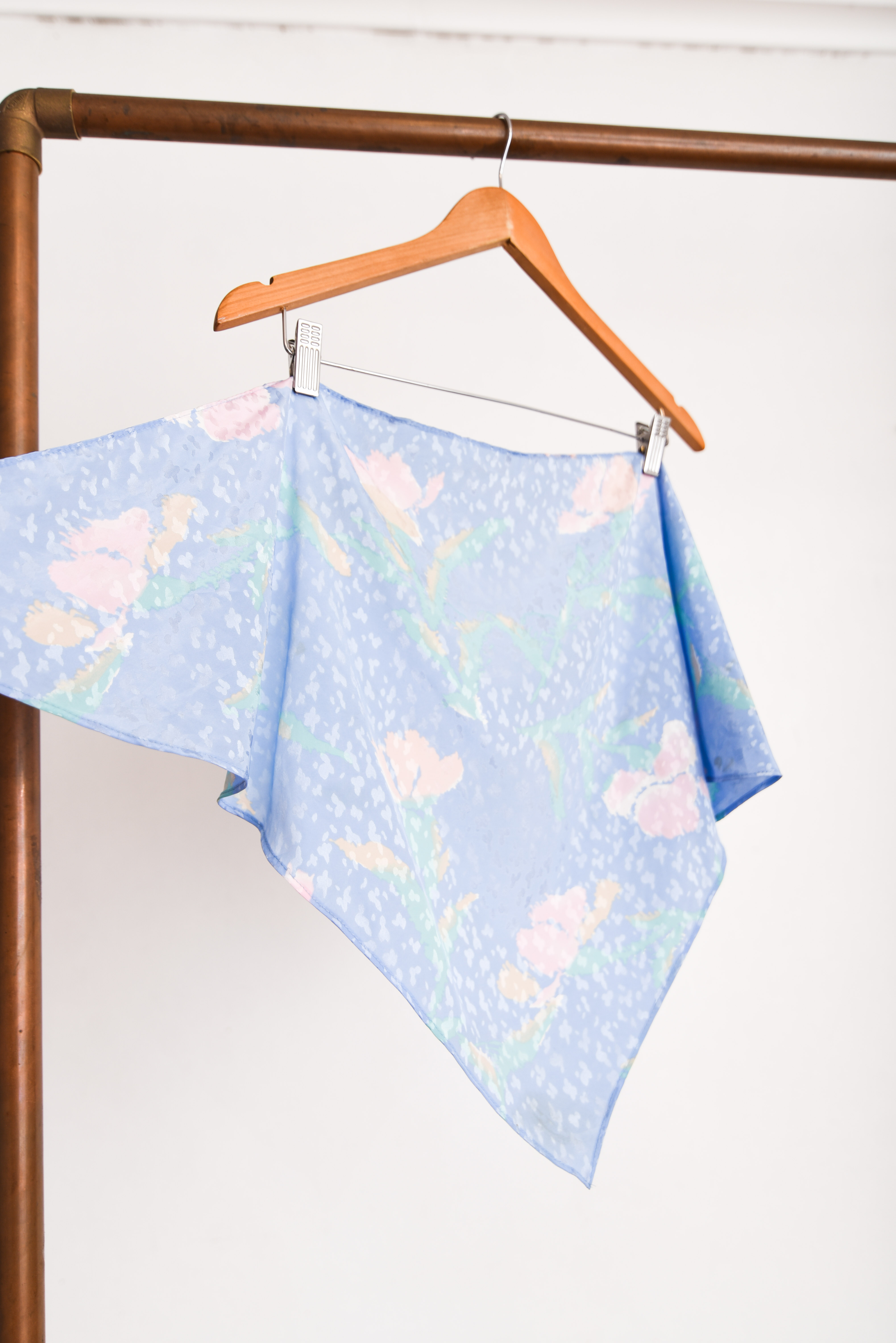 Pañuelo celeste pastel satín