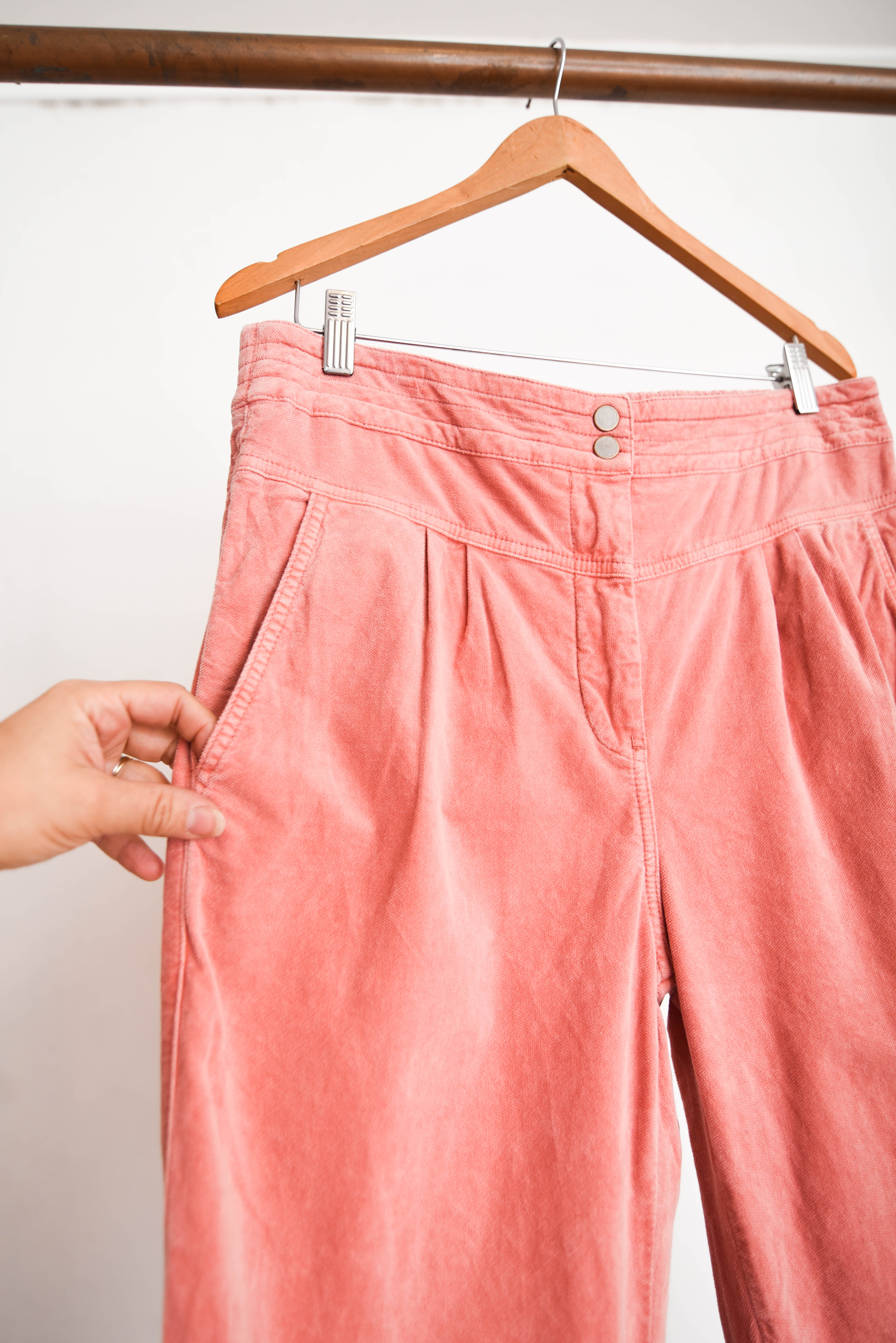 Pantalón rosa pastel microcotelé