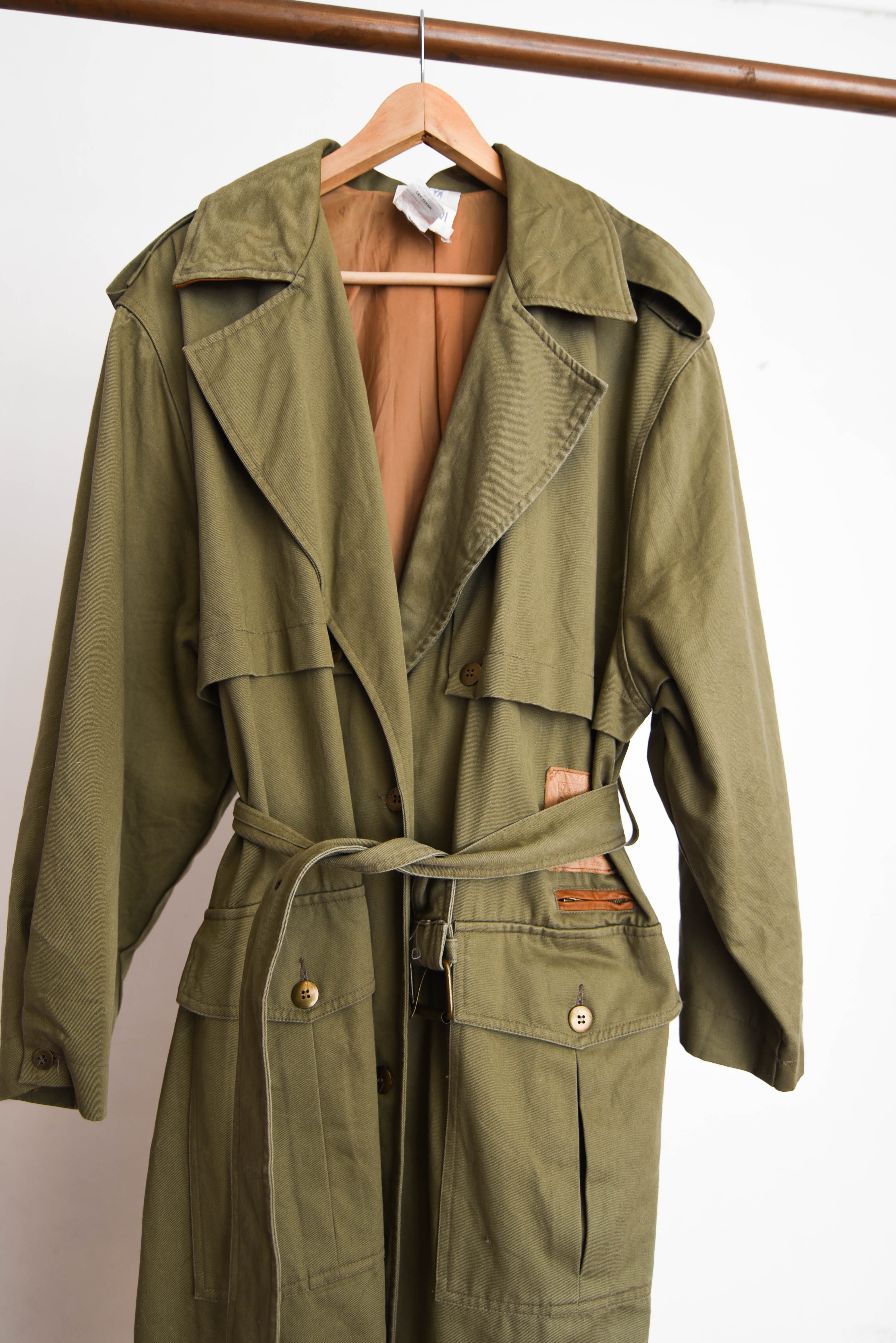 Trench vintage café verdoso