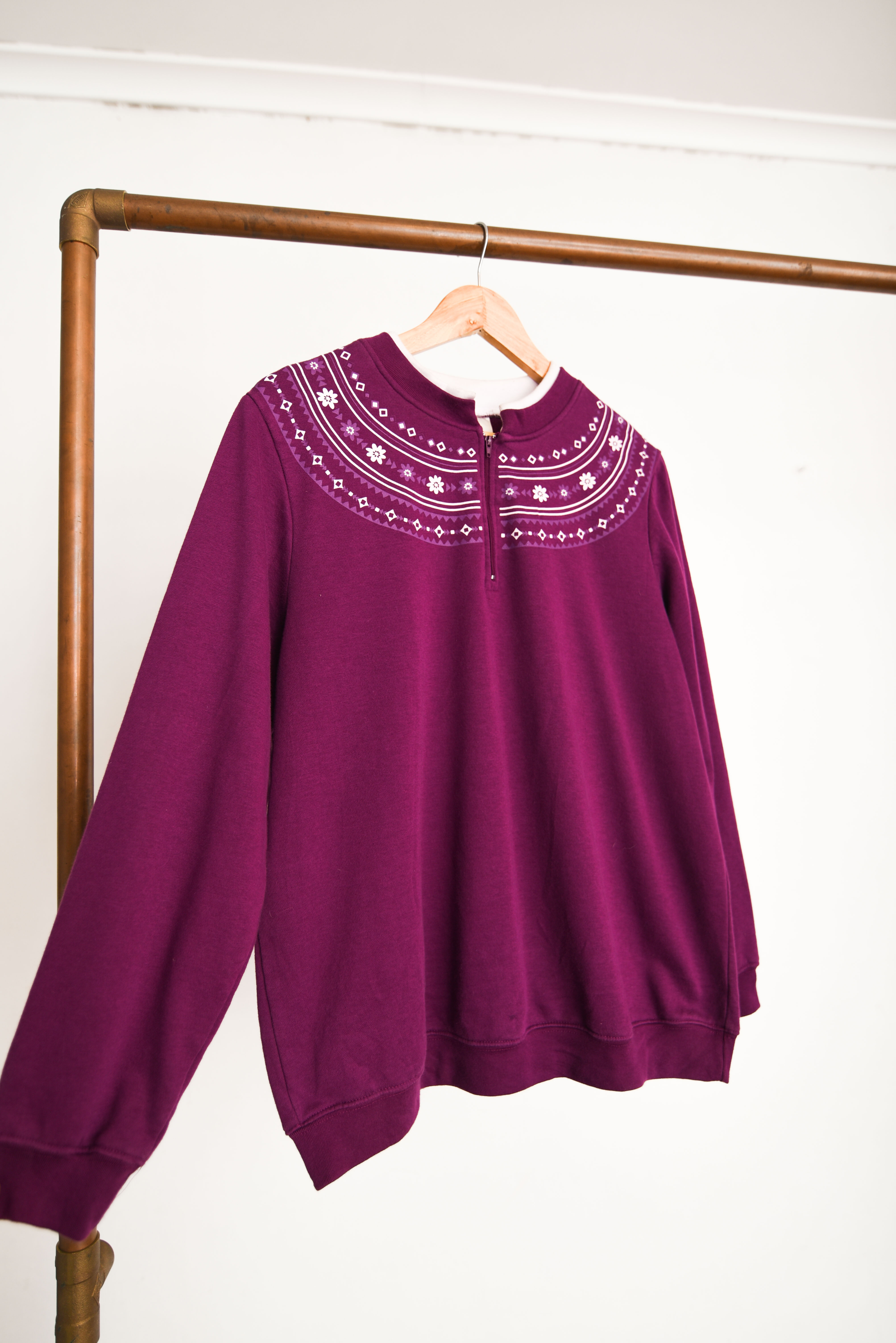 Polerón morado figuras