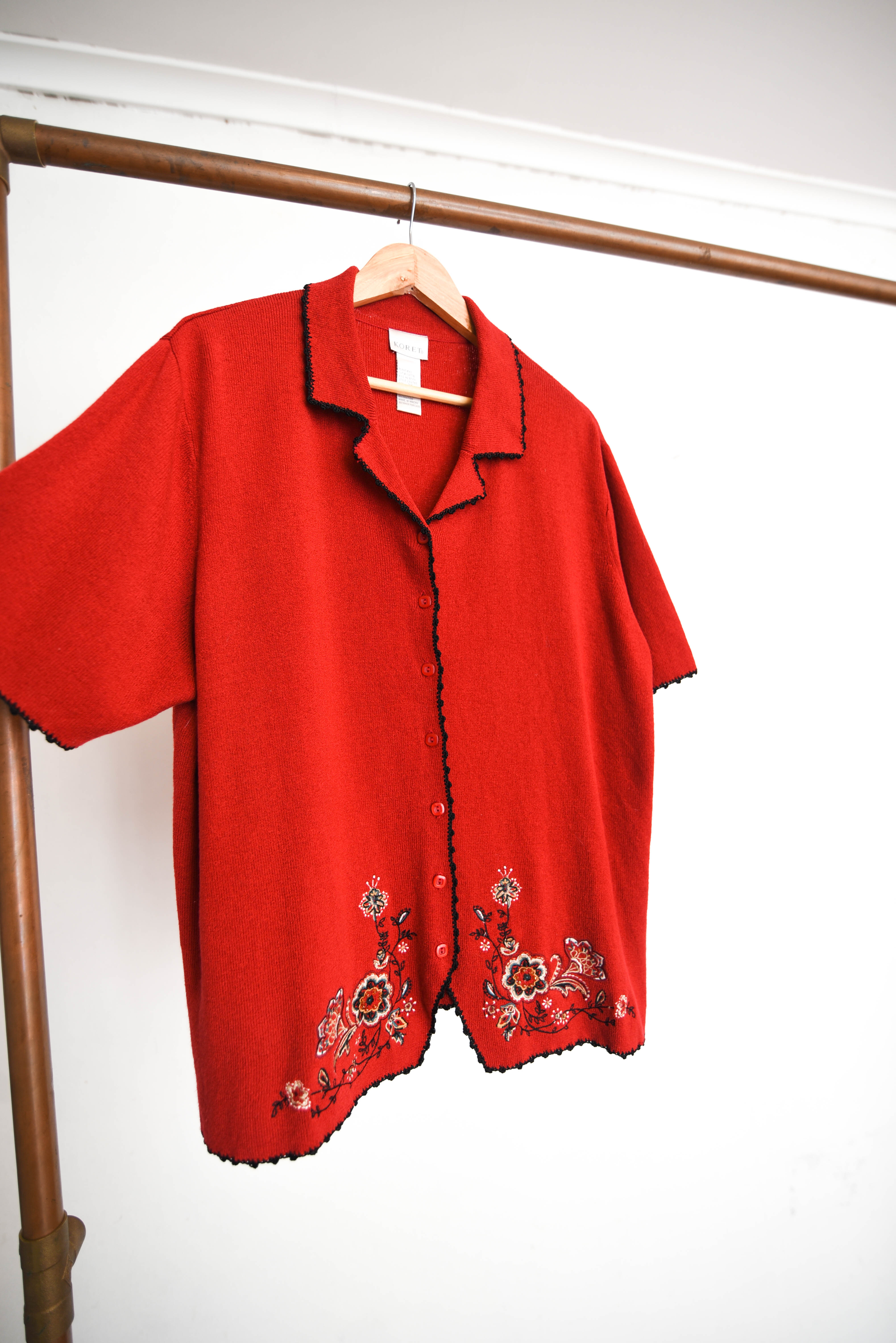 Top rojo cardigan bordado plus size