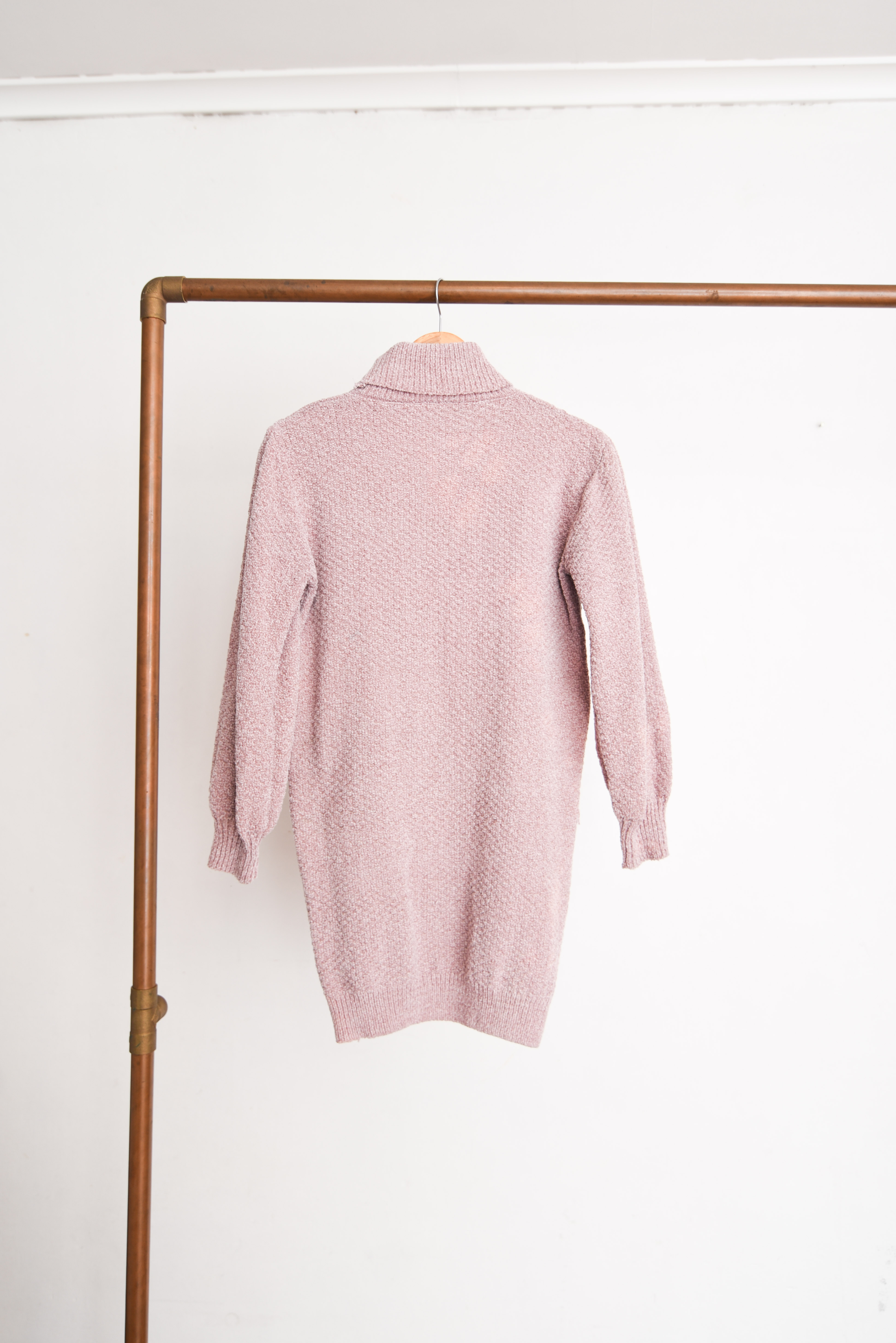 Chaleco chenille cuello alto pastel