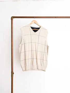 Sweater vest café latte
