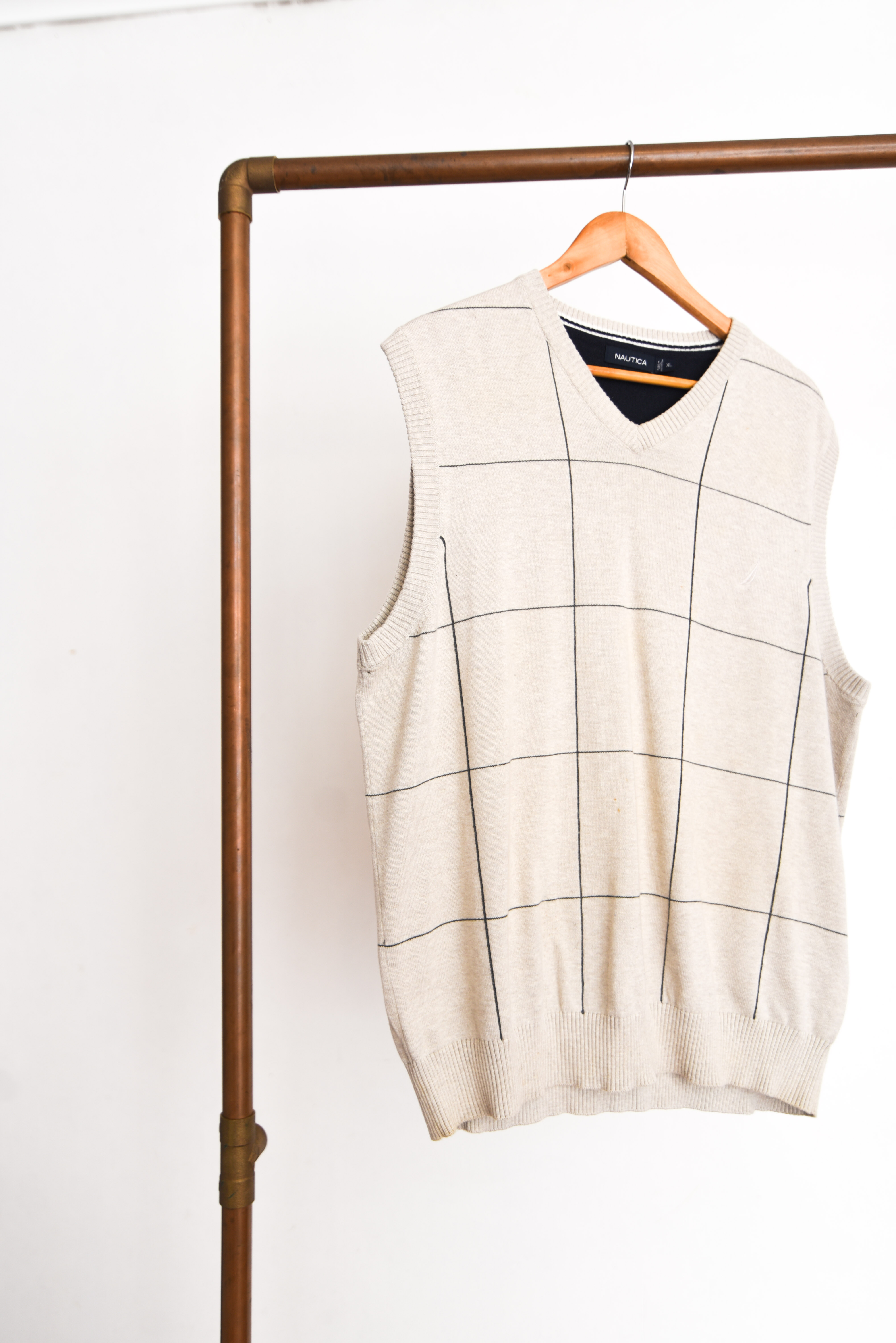 Sweater vest café latte