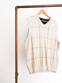 Sweater vest café latte