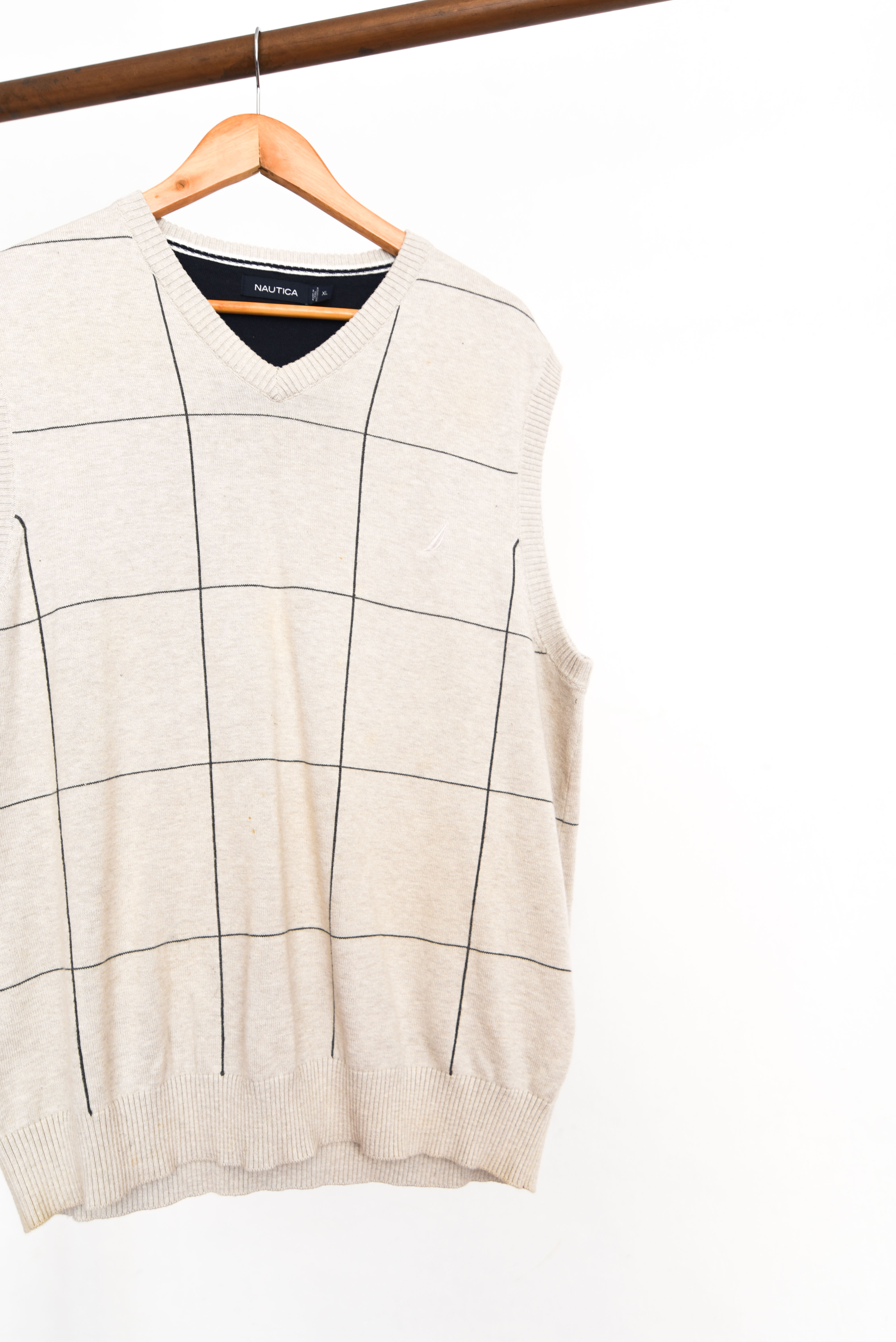 Sweater vest café latte