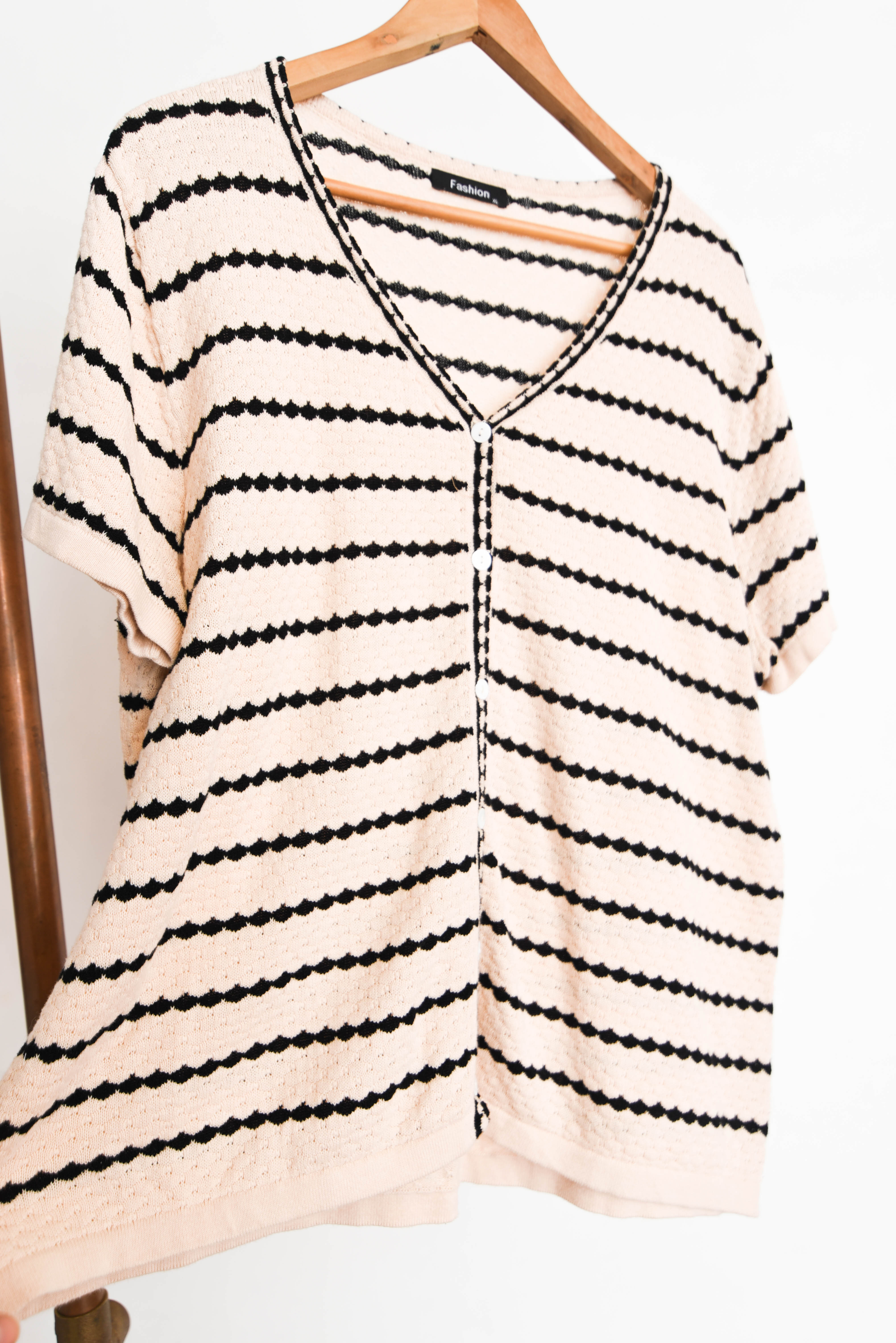 Top cardigan beige rayado