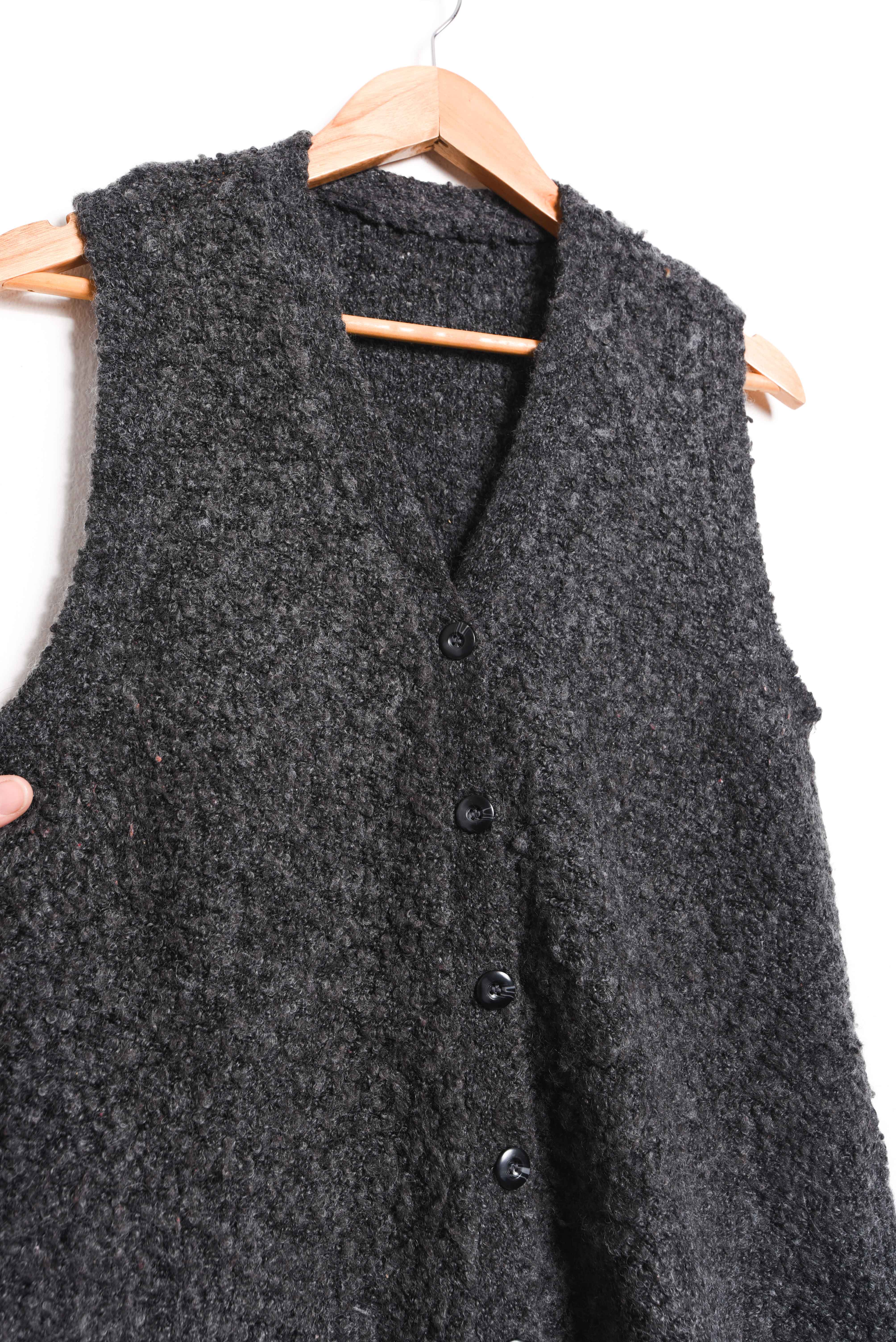 Sweater vest grafito botones