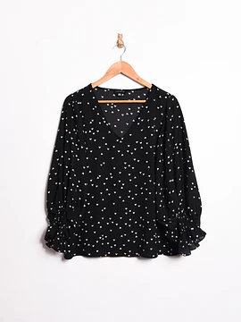 Blusa negra print corazones