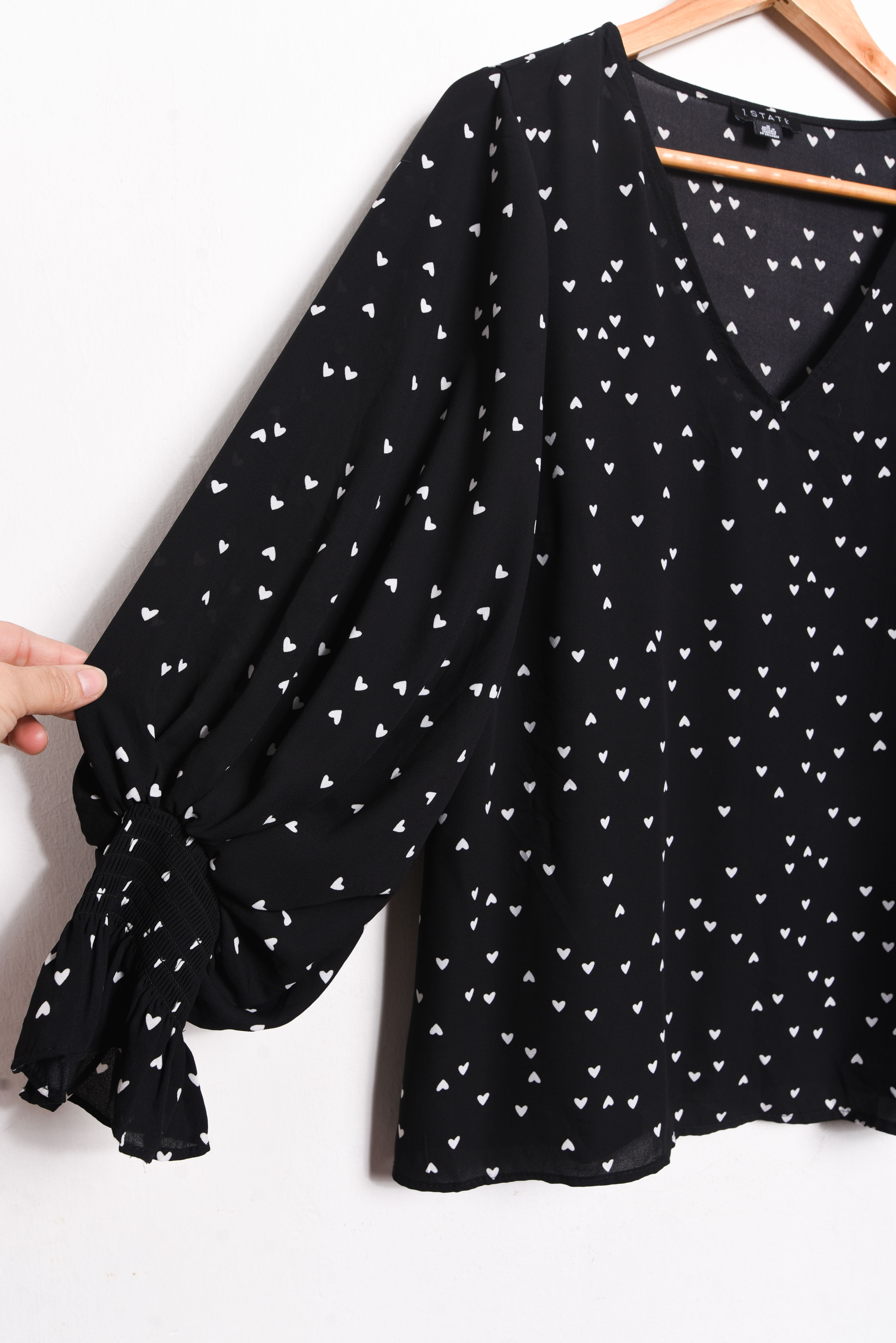 Blusa negra print corazones