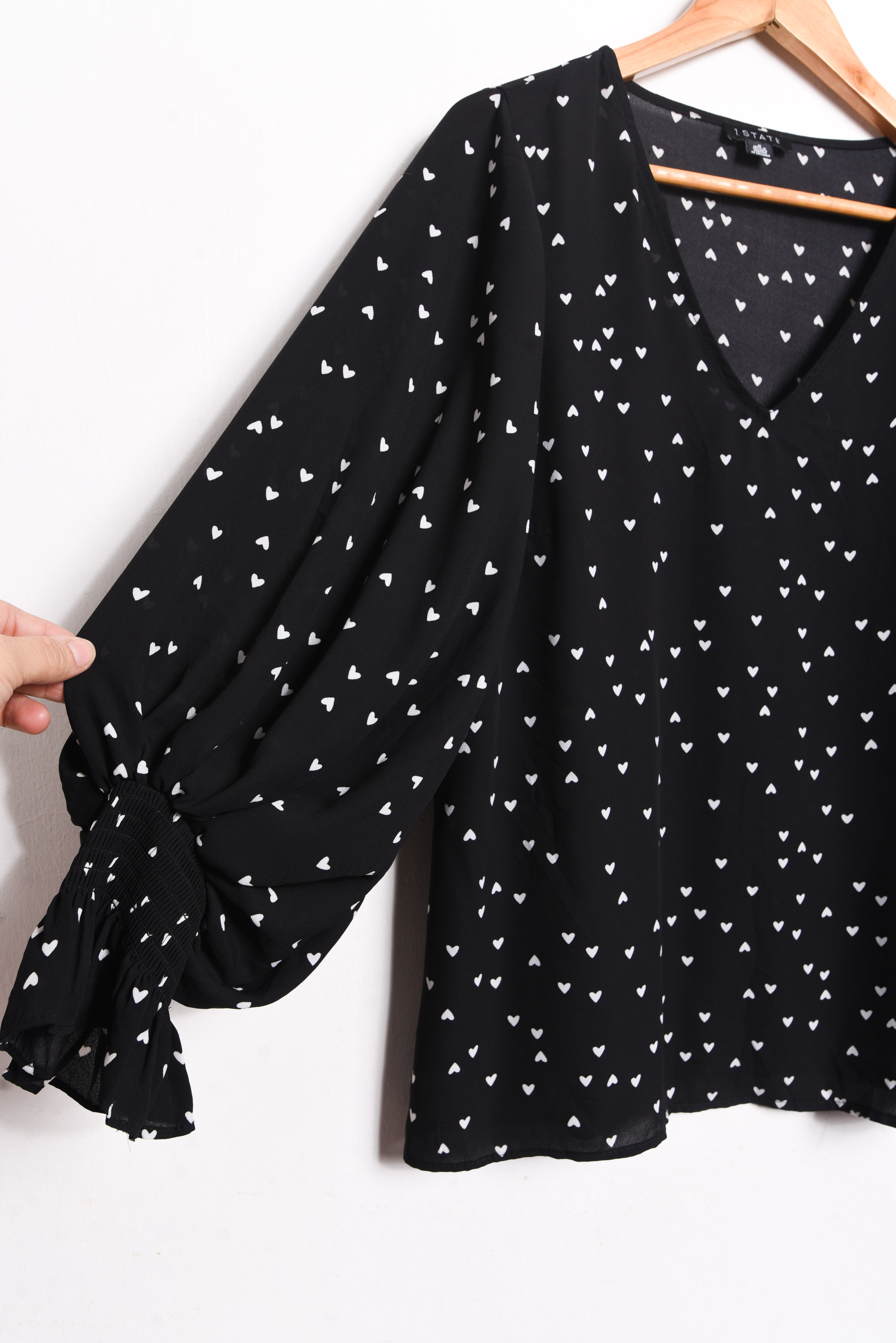 Blusa negra print corazones