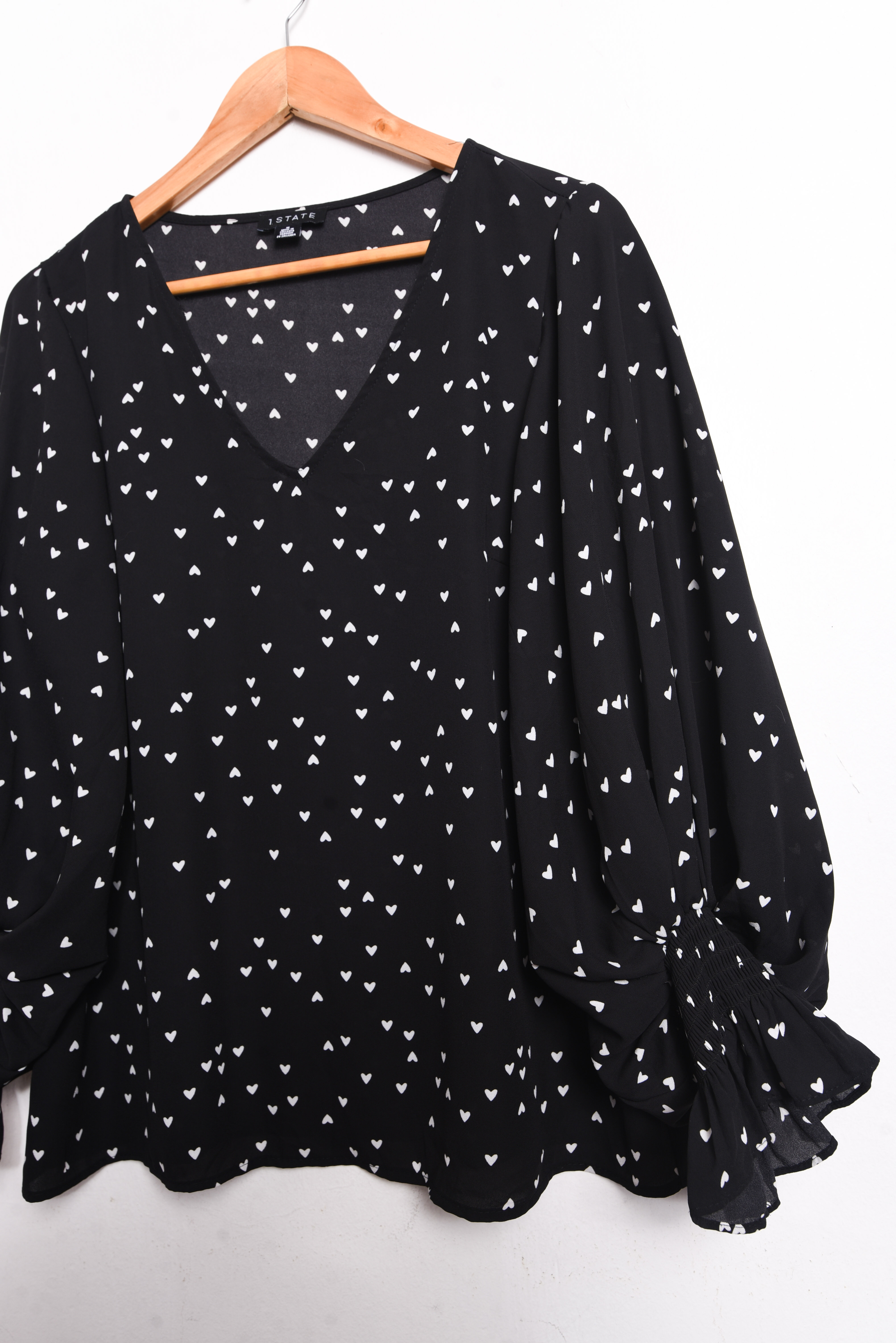 Blusa negra print corazones