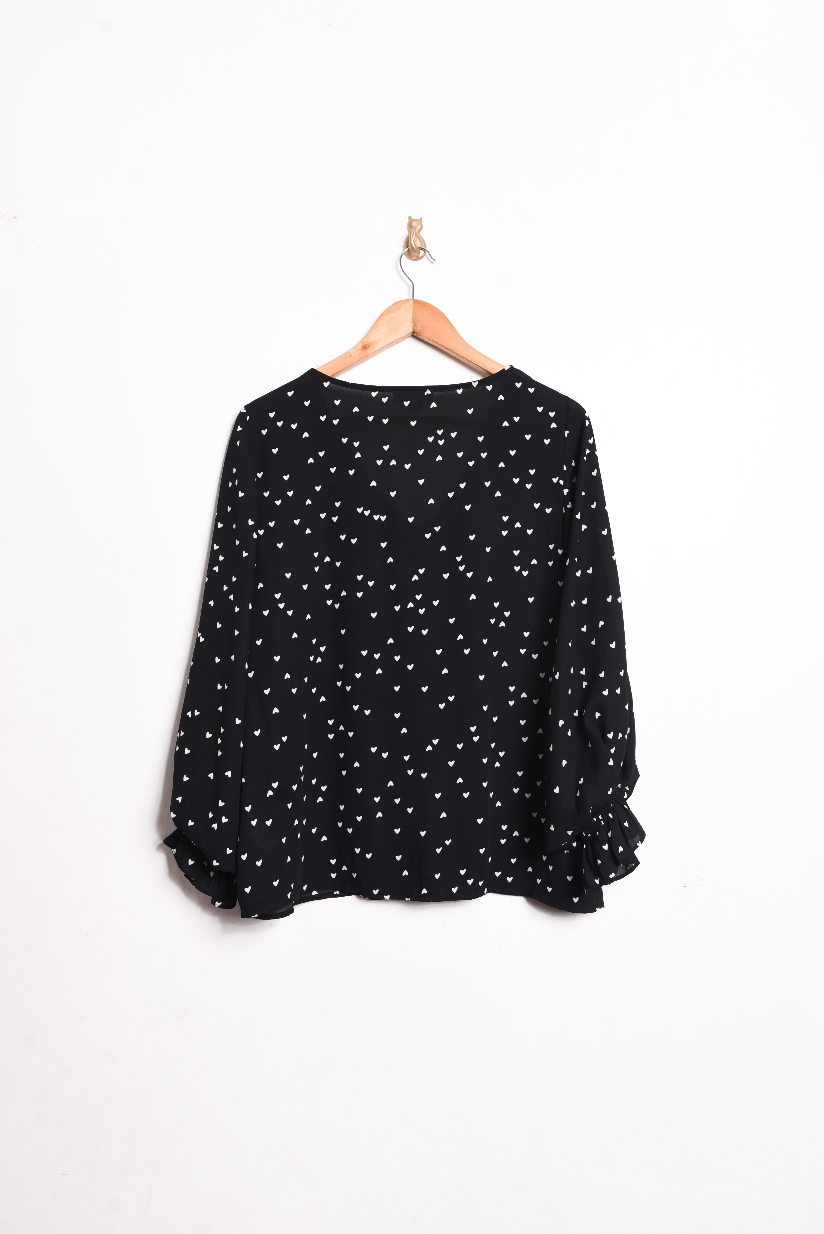 Blusa negra print corazones
