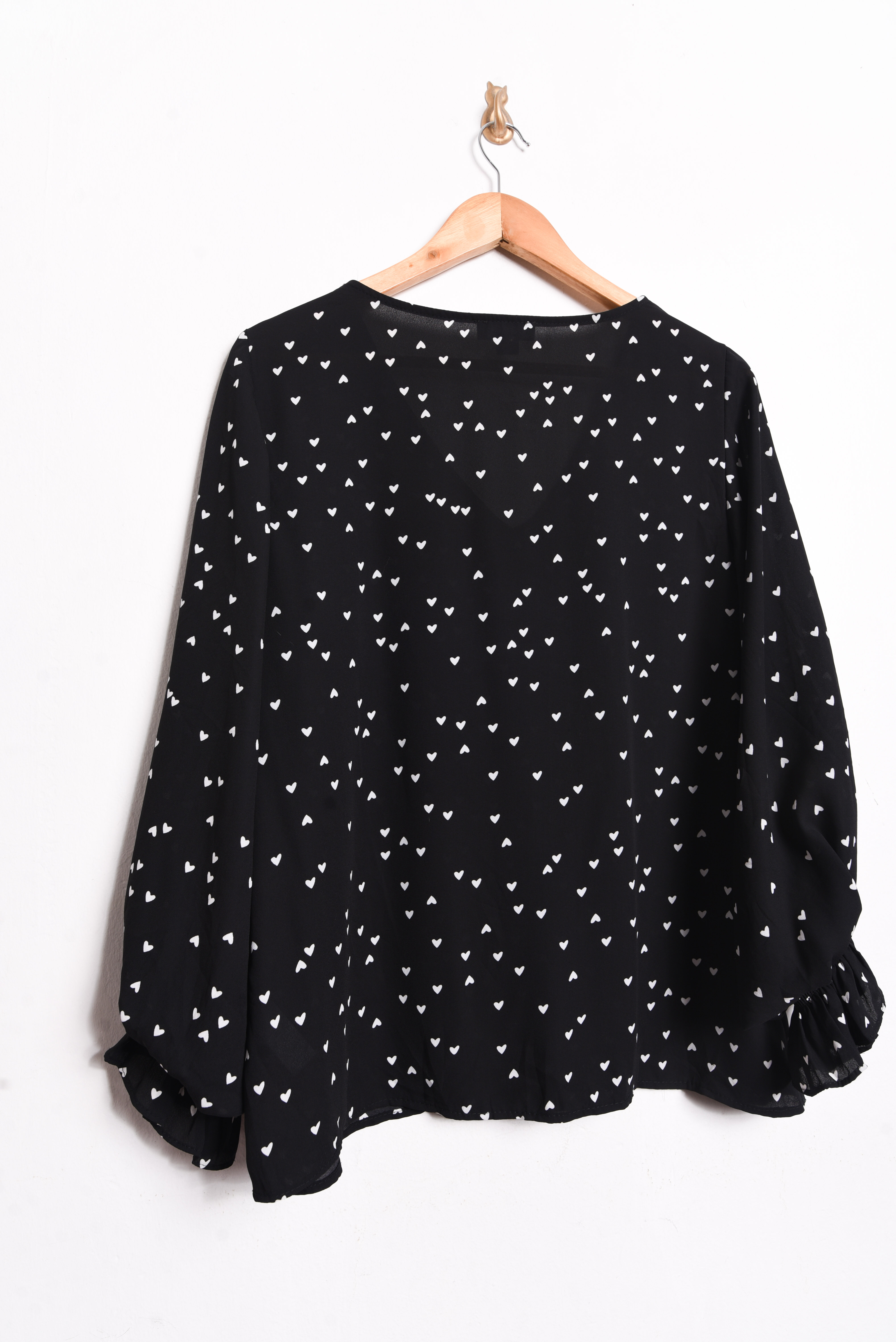 Blusa negra print corazones