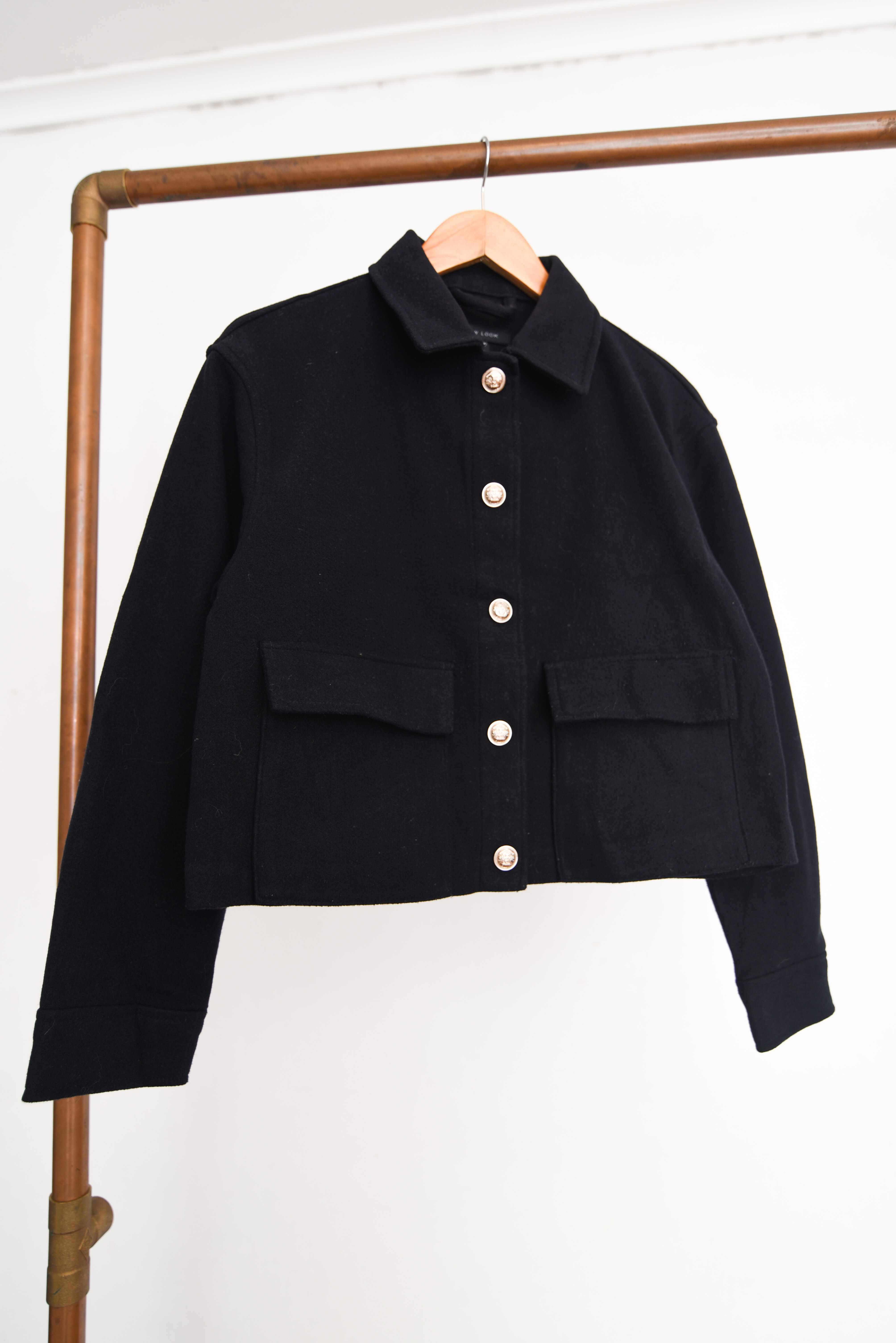 Chaqueta navy crop broches