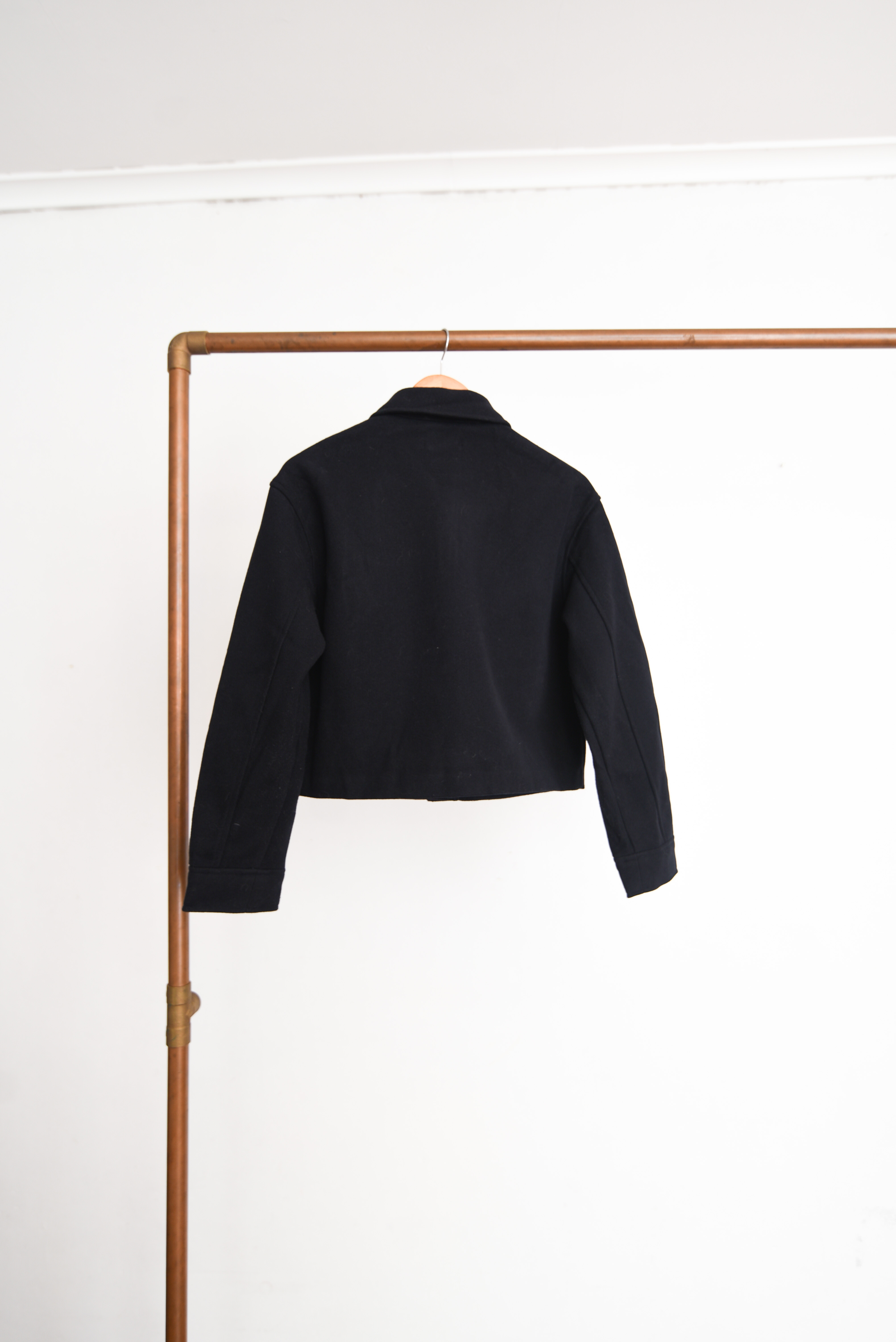 Chaqueta navy crop broches
