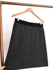 Falda gris acanalada lana