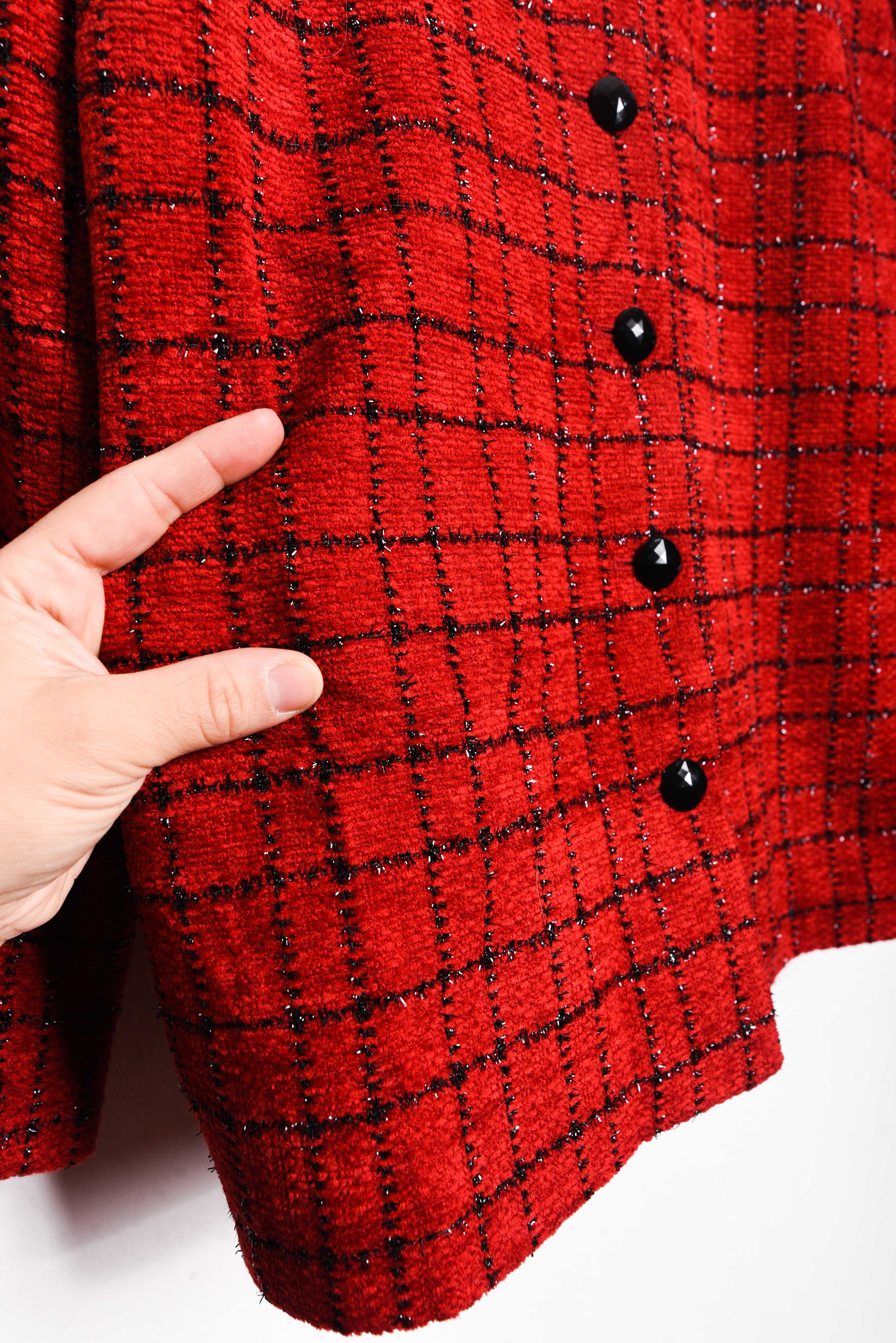 Chaqueta roja grilla brillos