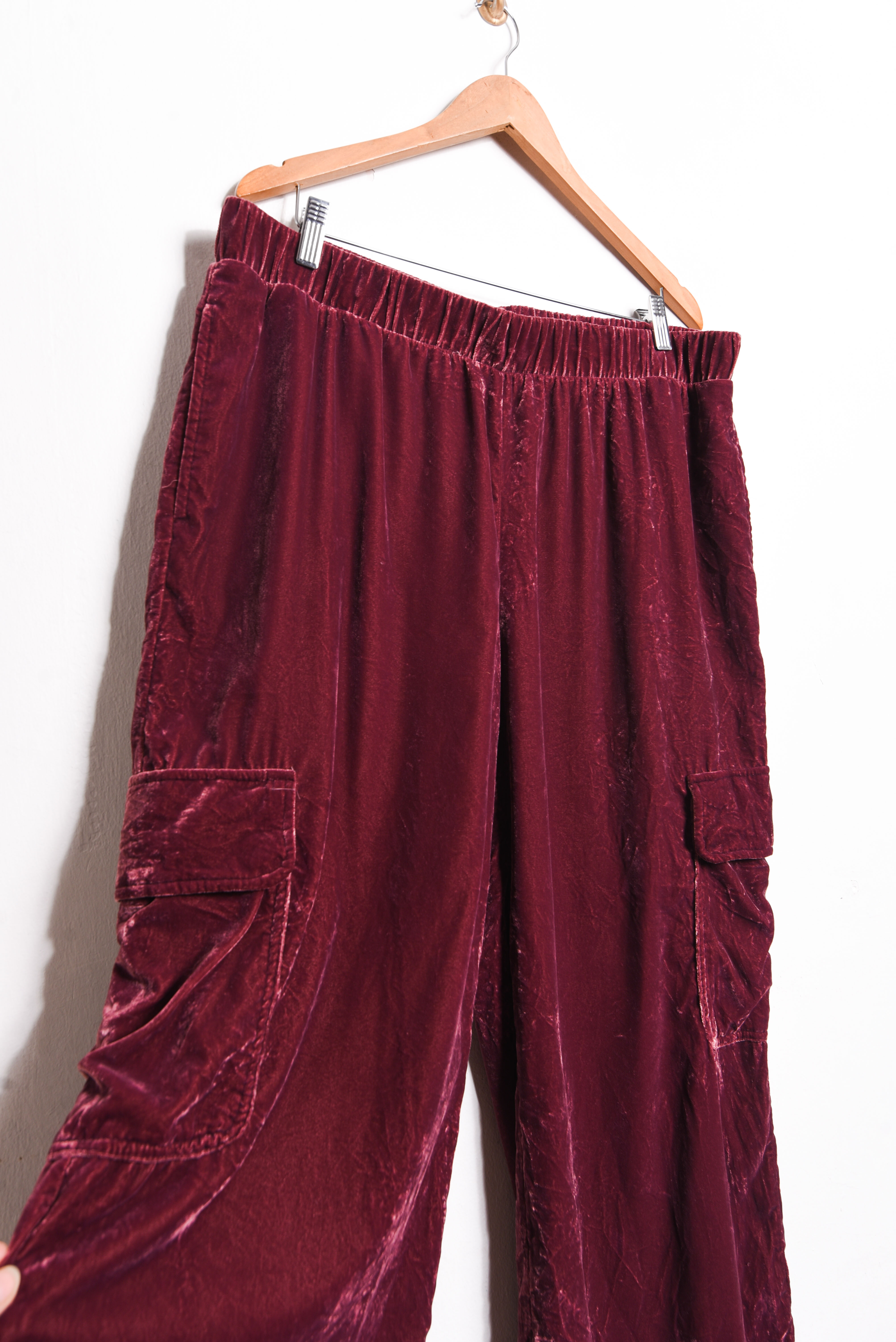 Pantalón velvet burdeo palazzo