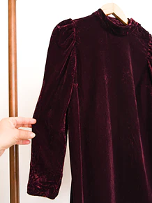Vestido burdeo velvet botones