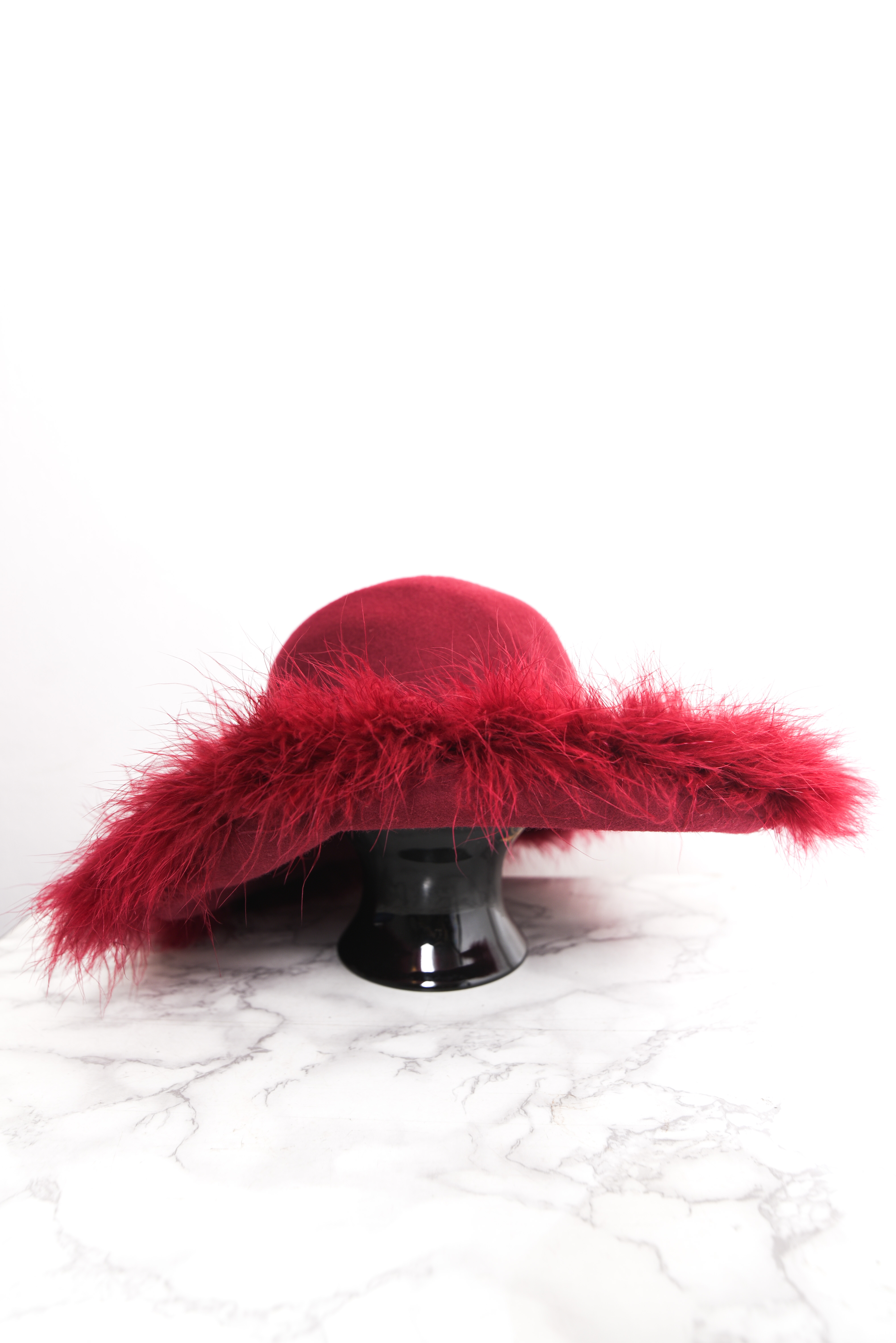 Sombrero burdeo vintage feathers