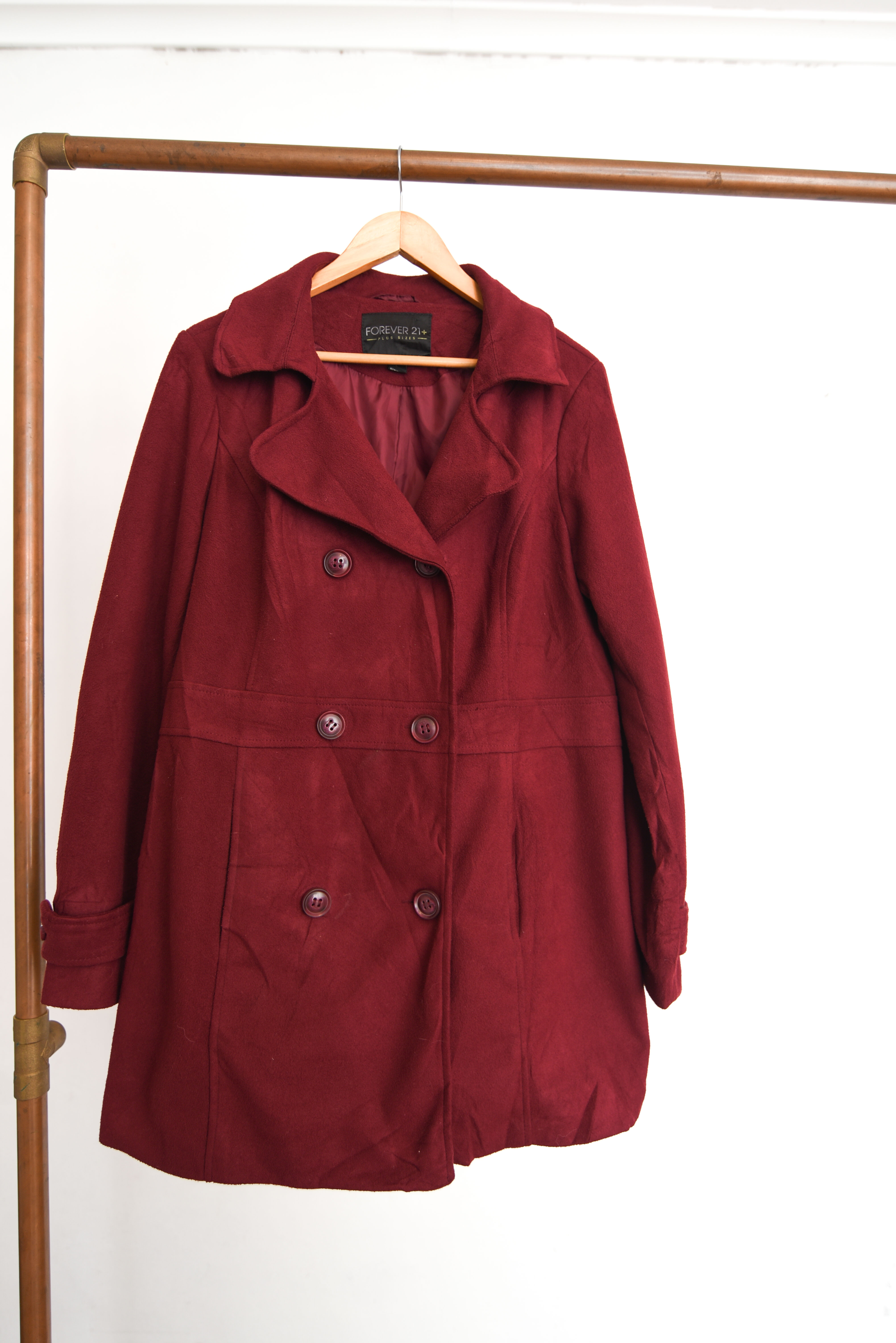 Abrigo burdeo plus size
