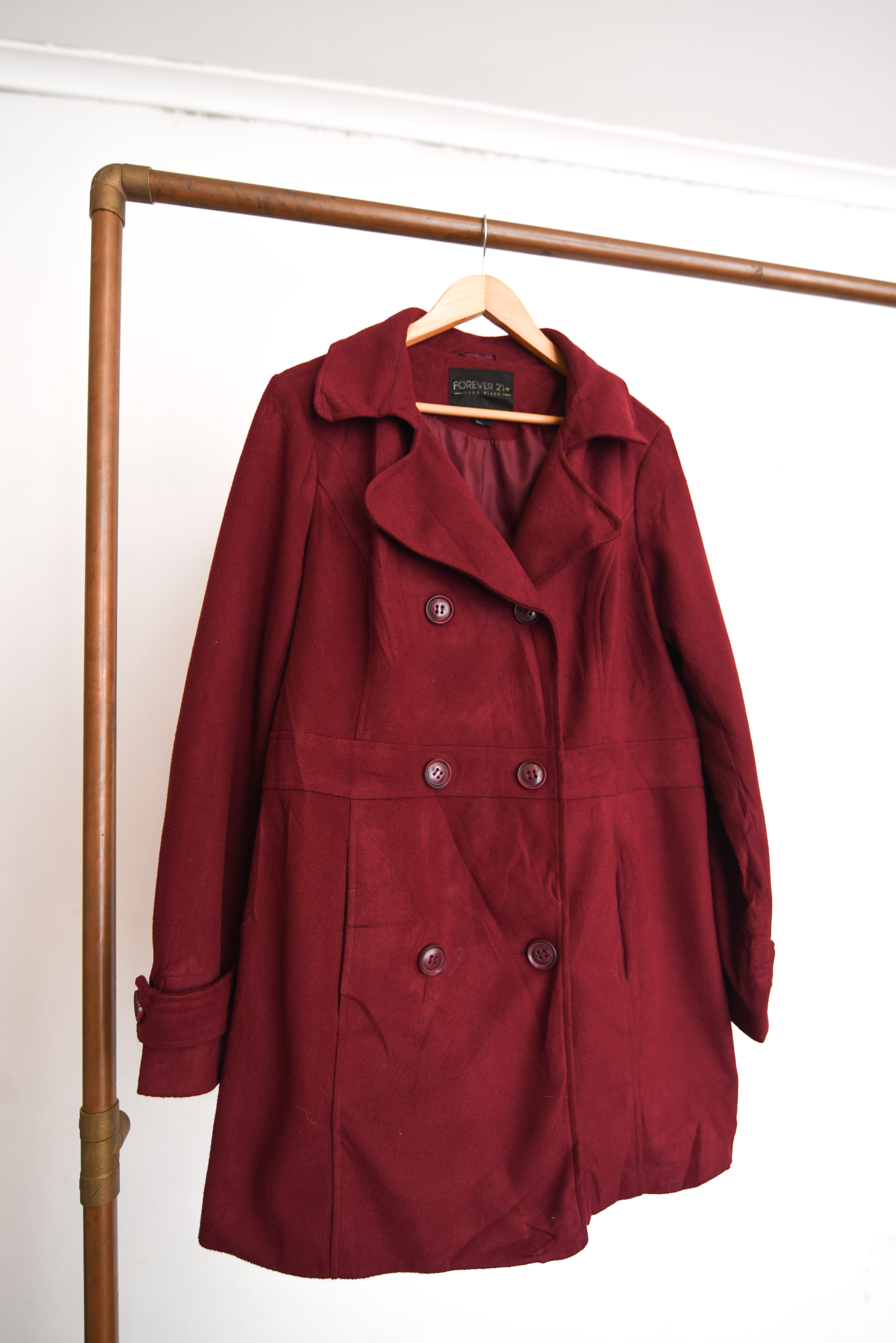 Abrigo burdeo plus size