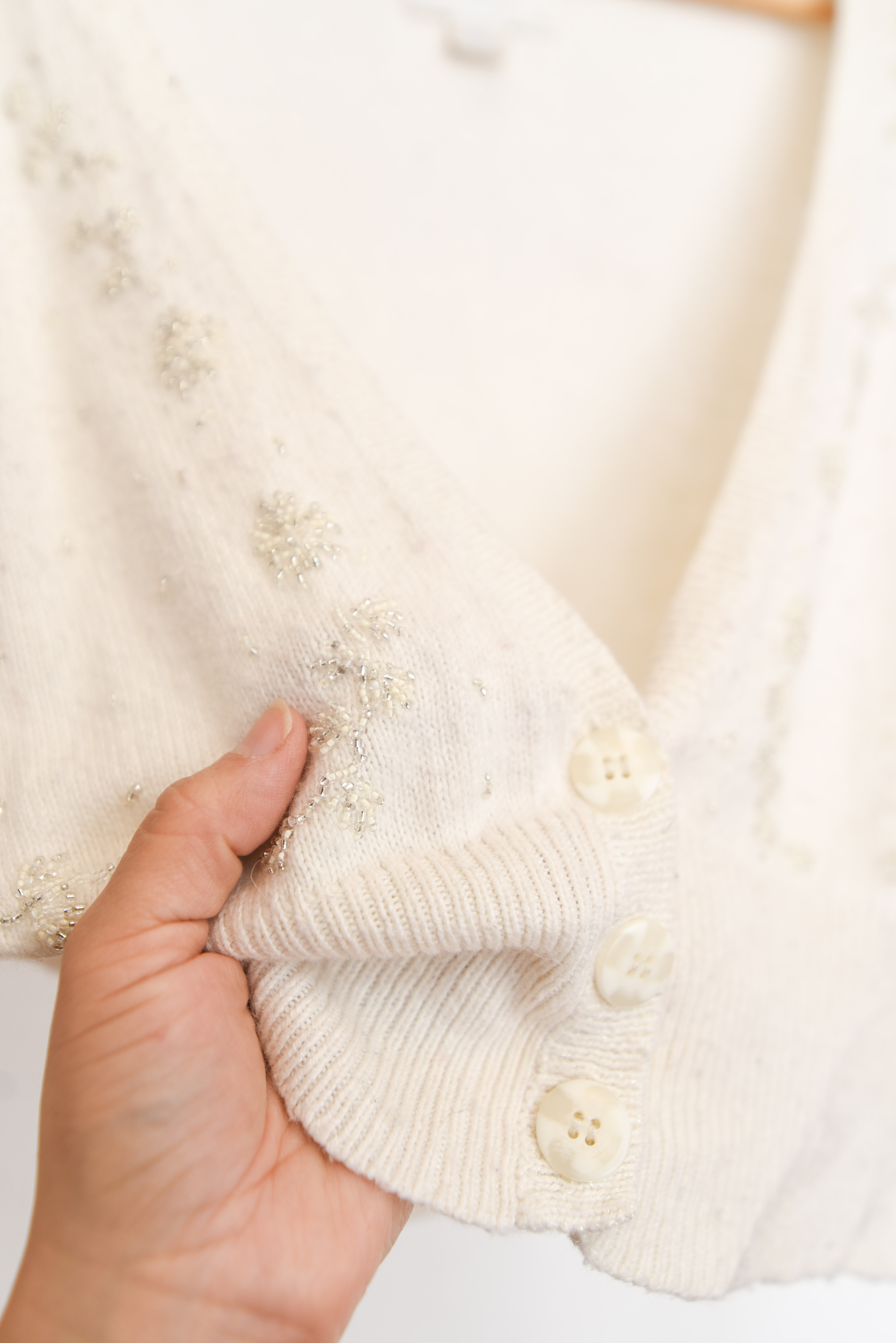 Cardigan marfil bordado