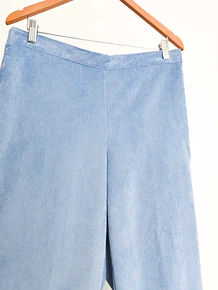 Pantalón cotelé celeste pastel