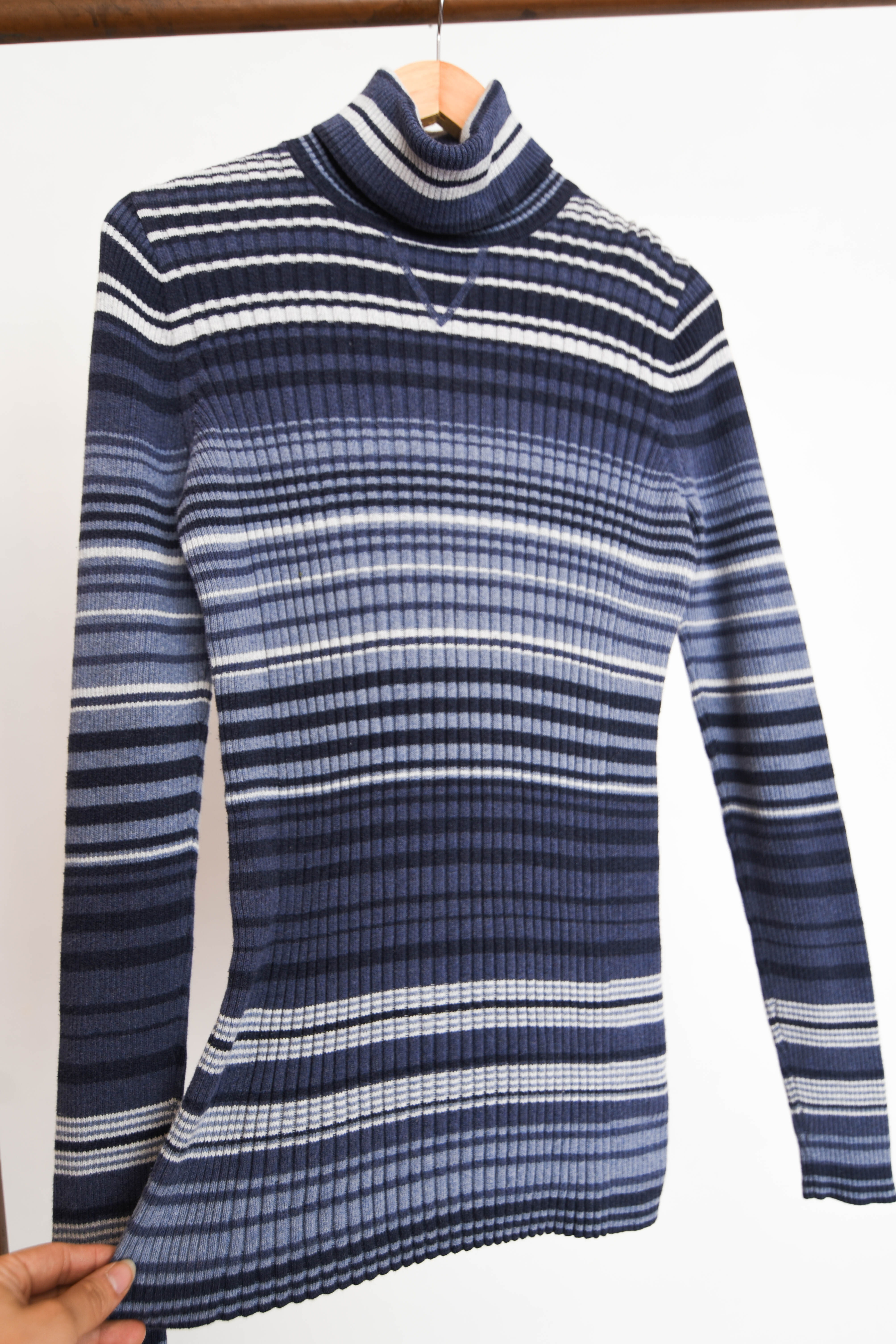 Turtleneck acanalado azul piedra rayado