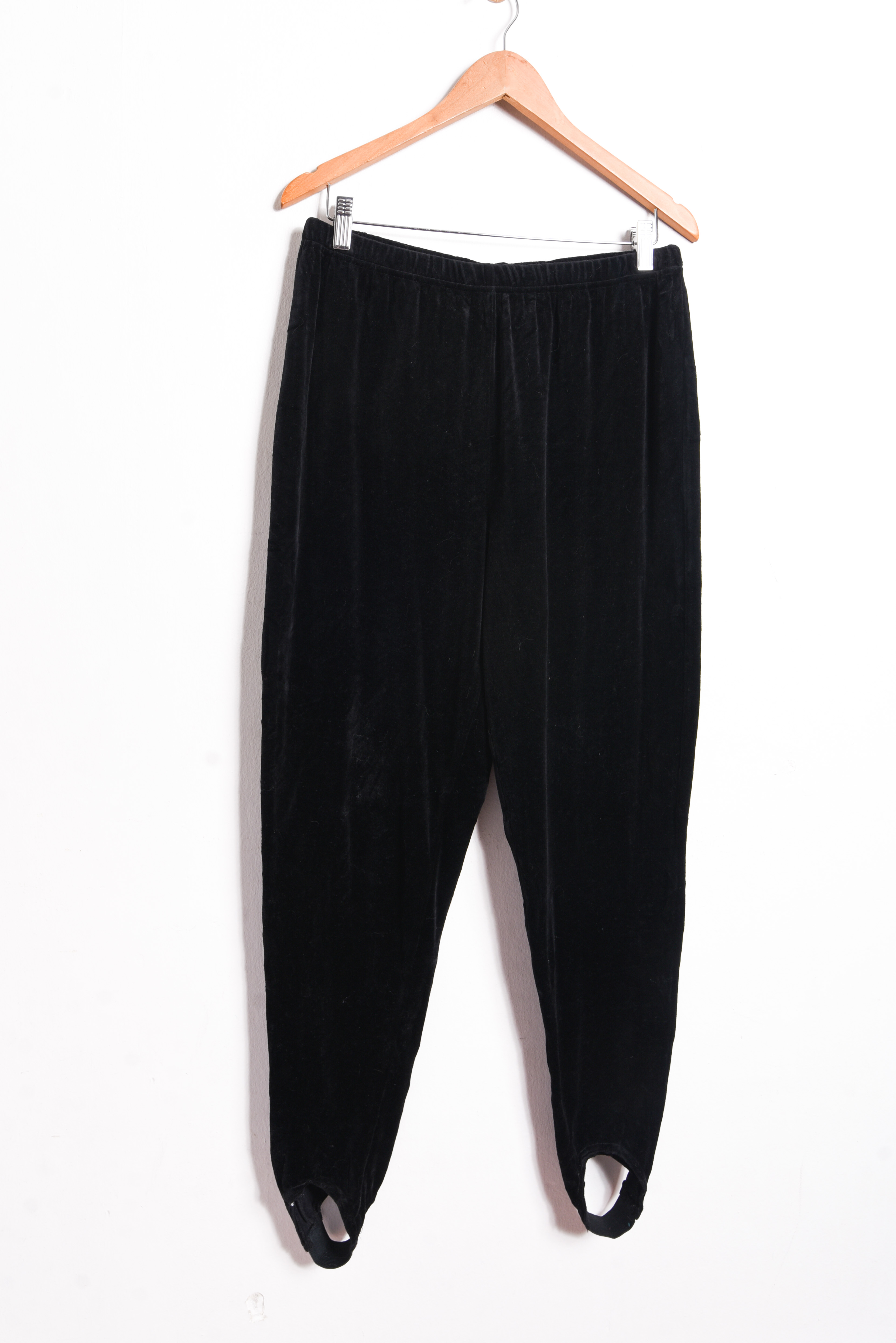Pantalón negro plush fuseau