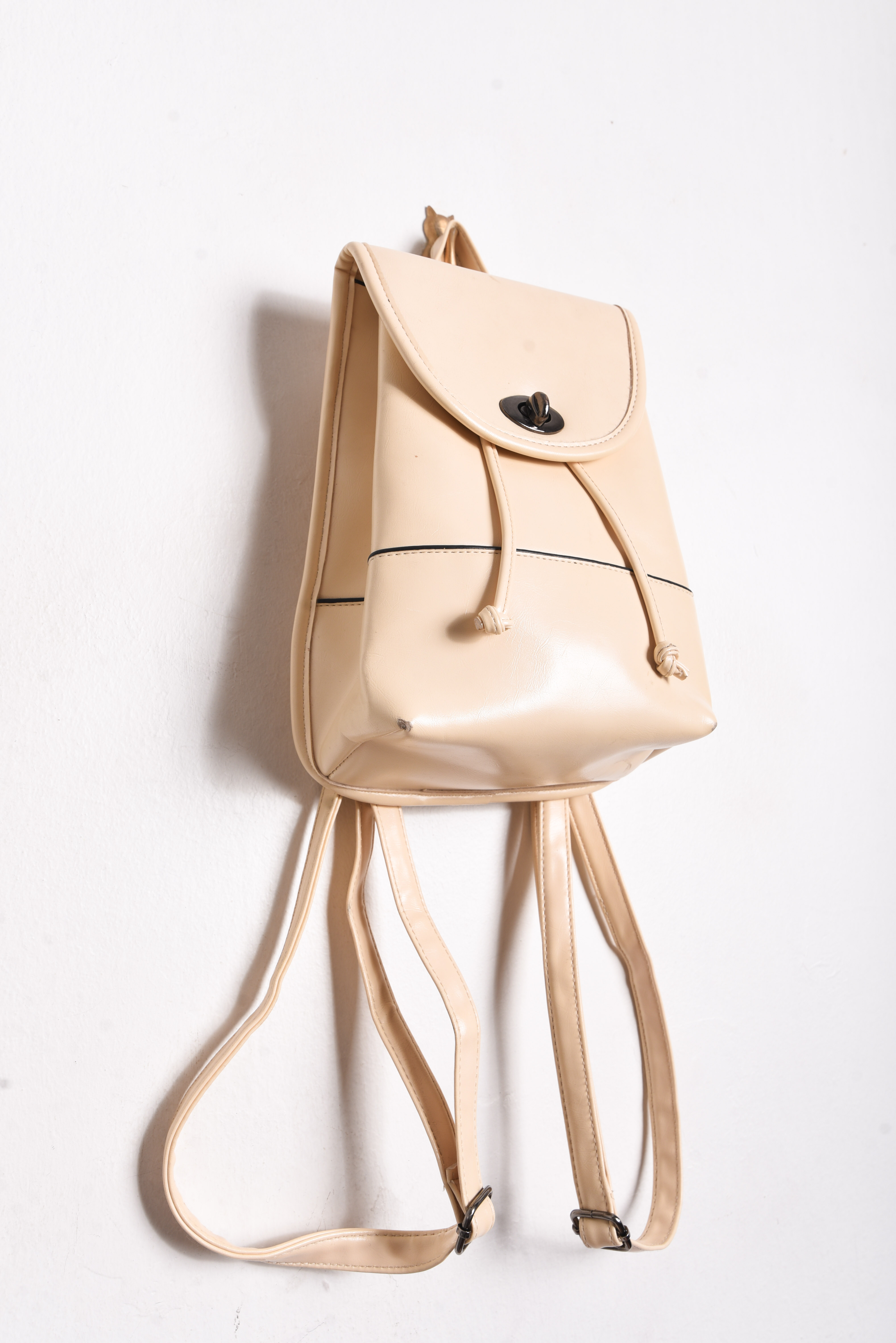 Mochila eco cuero marfil 90s