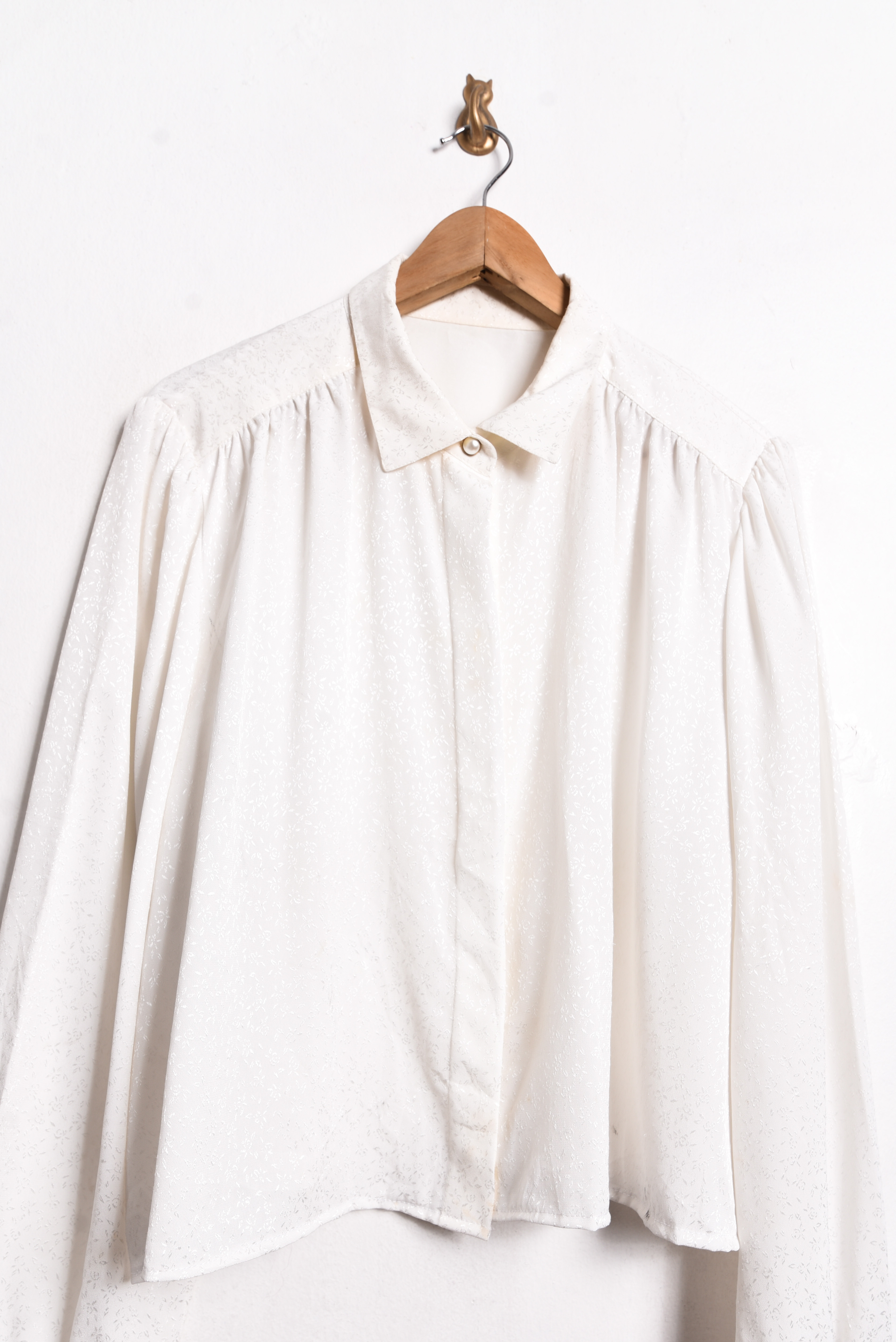 Blusa marfil flores satinadas vintage