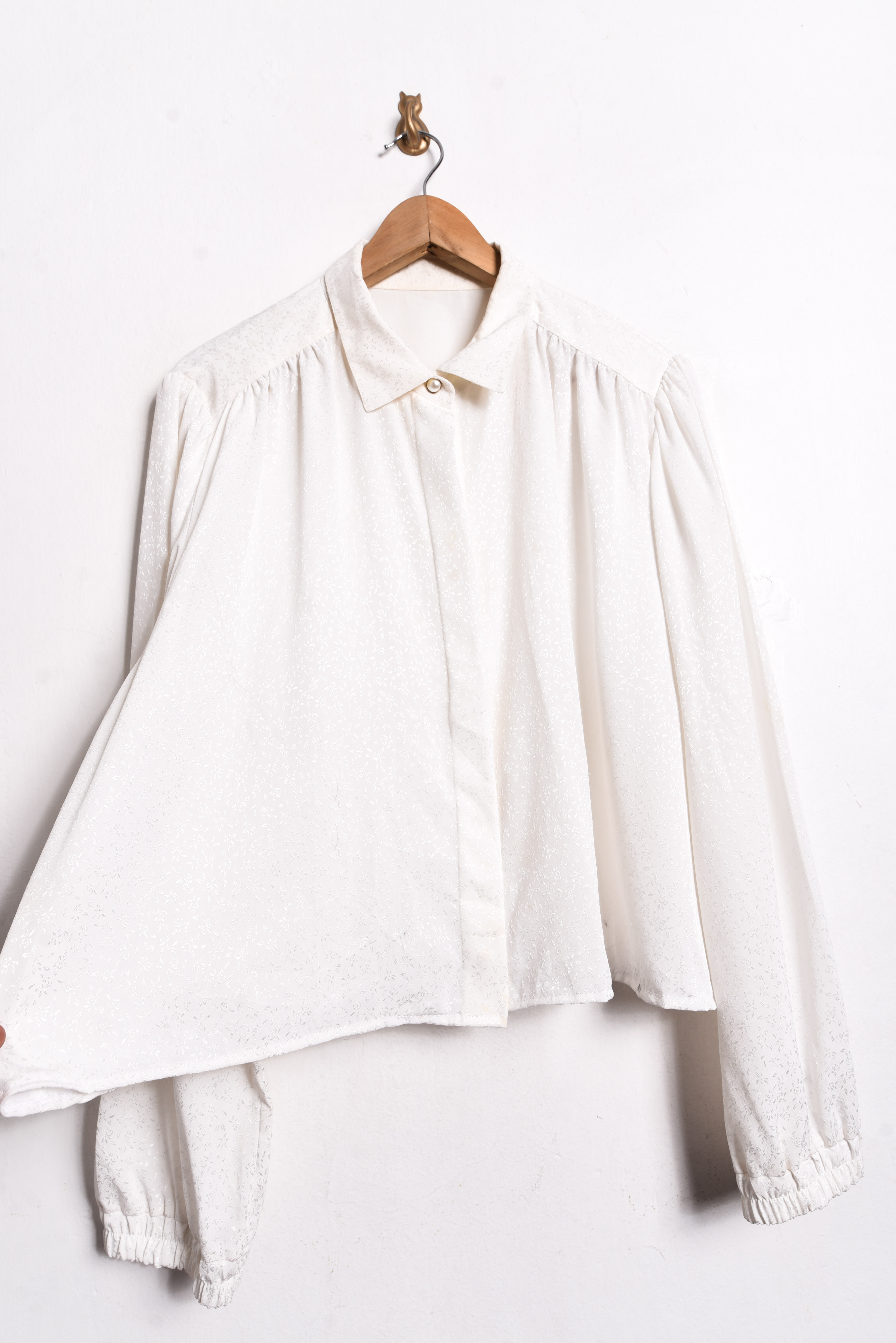 Blusa marfil flores satinadas vintage