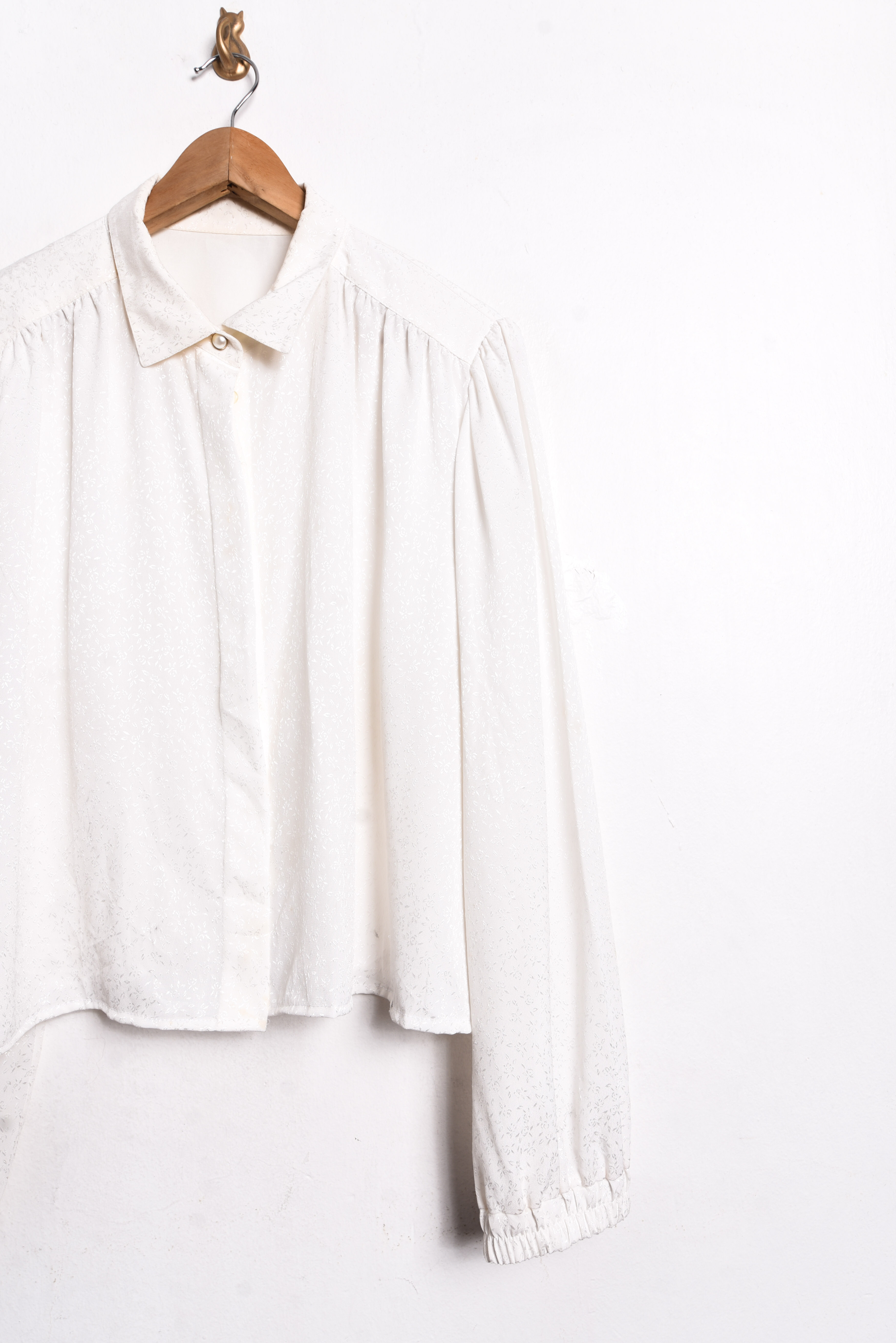 Blusa marfil flores satinadas vintage