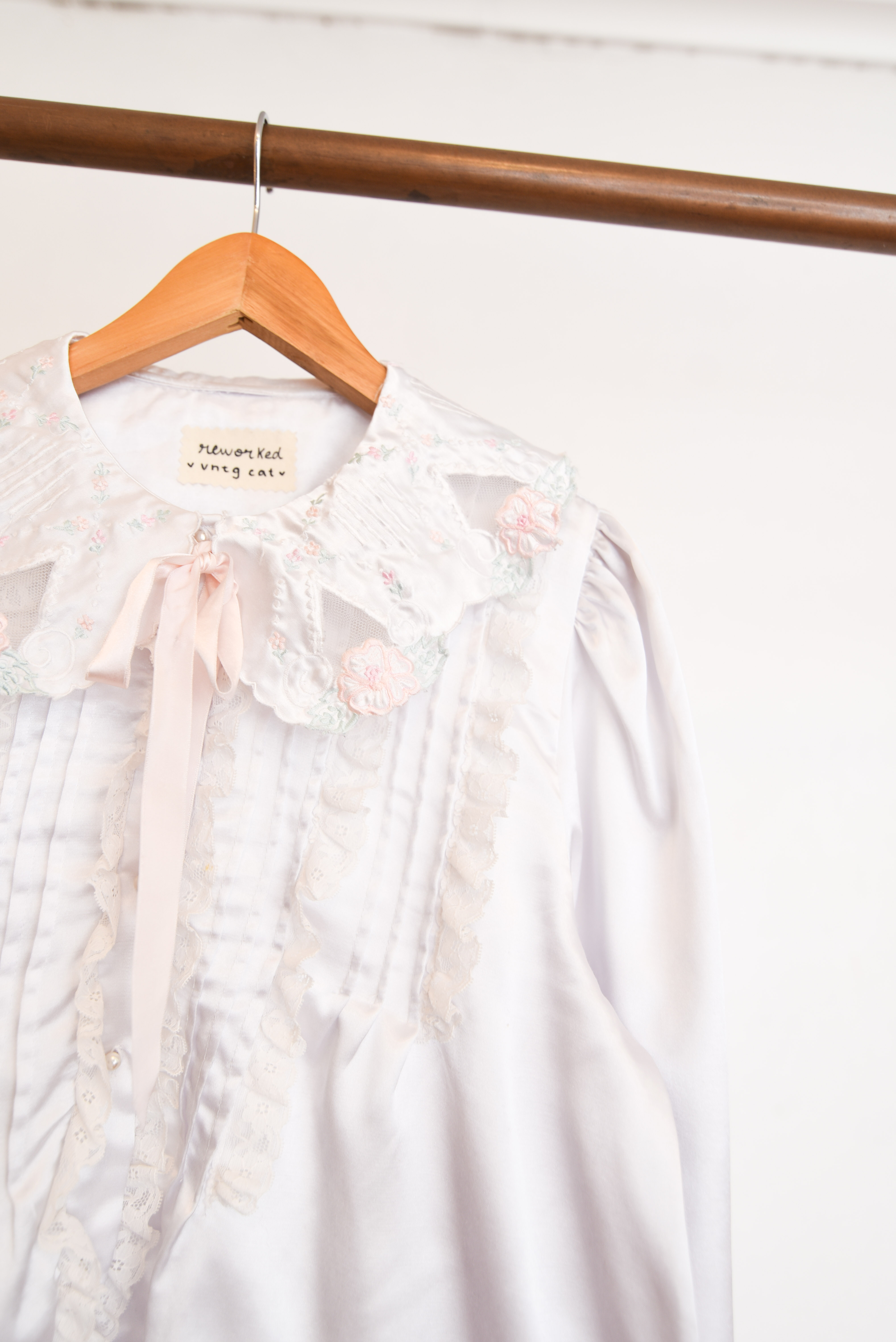 Blusa romántica vintage reworked vntg cat