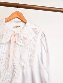 Blusa romántica vintage reworked vntg cat