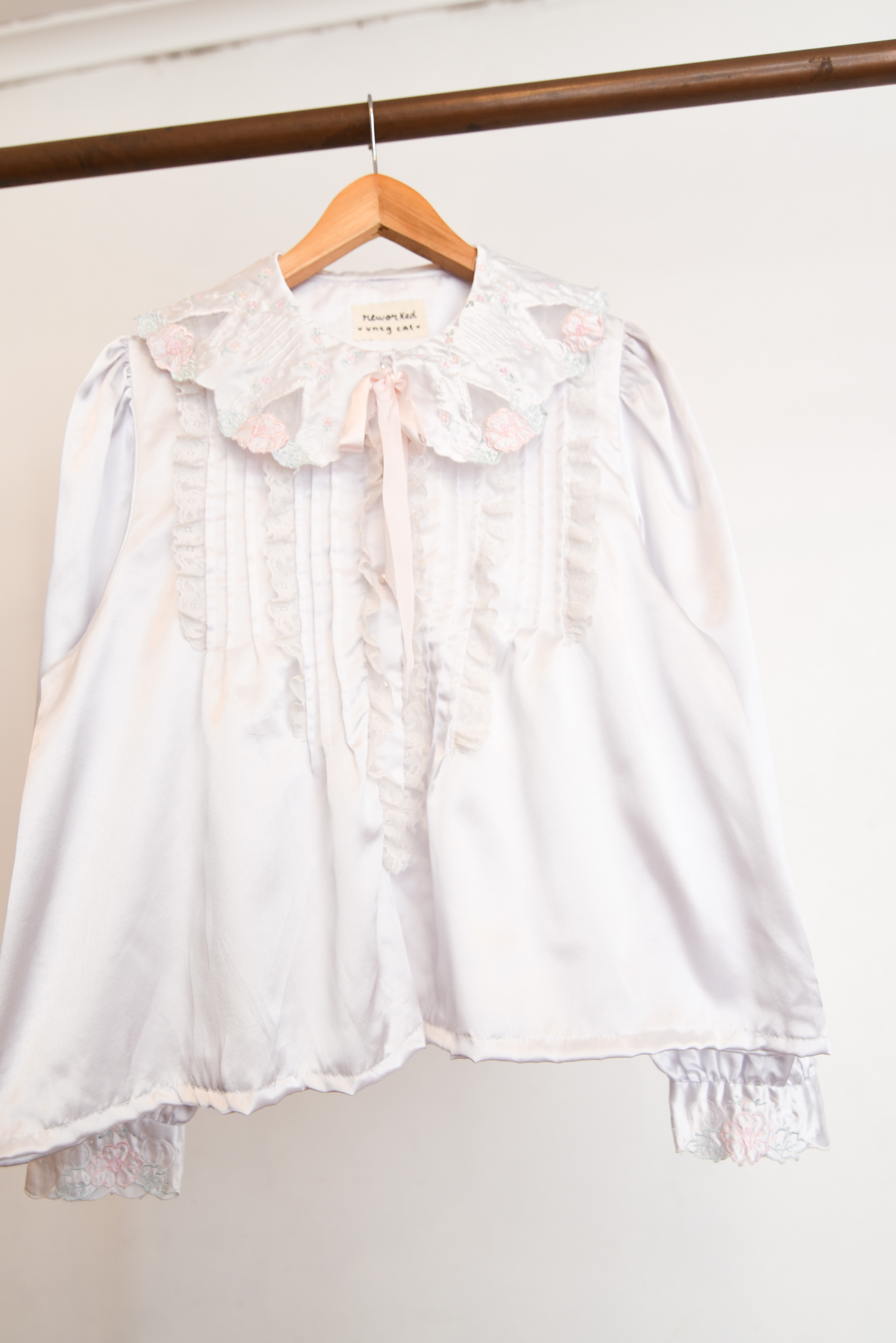 Blusa romántica vintage reworked vntg cat