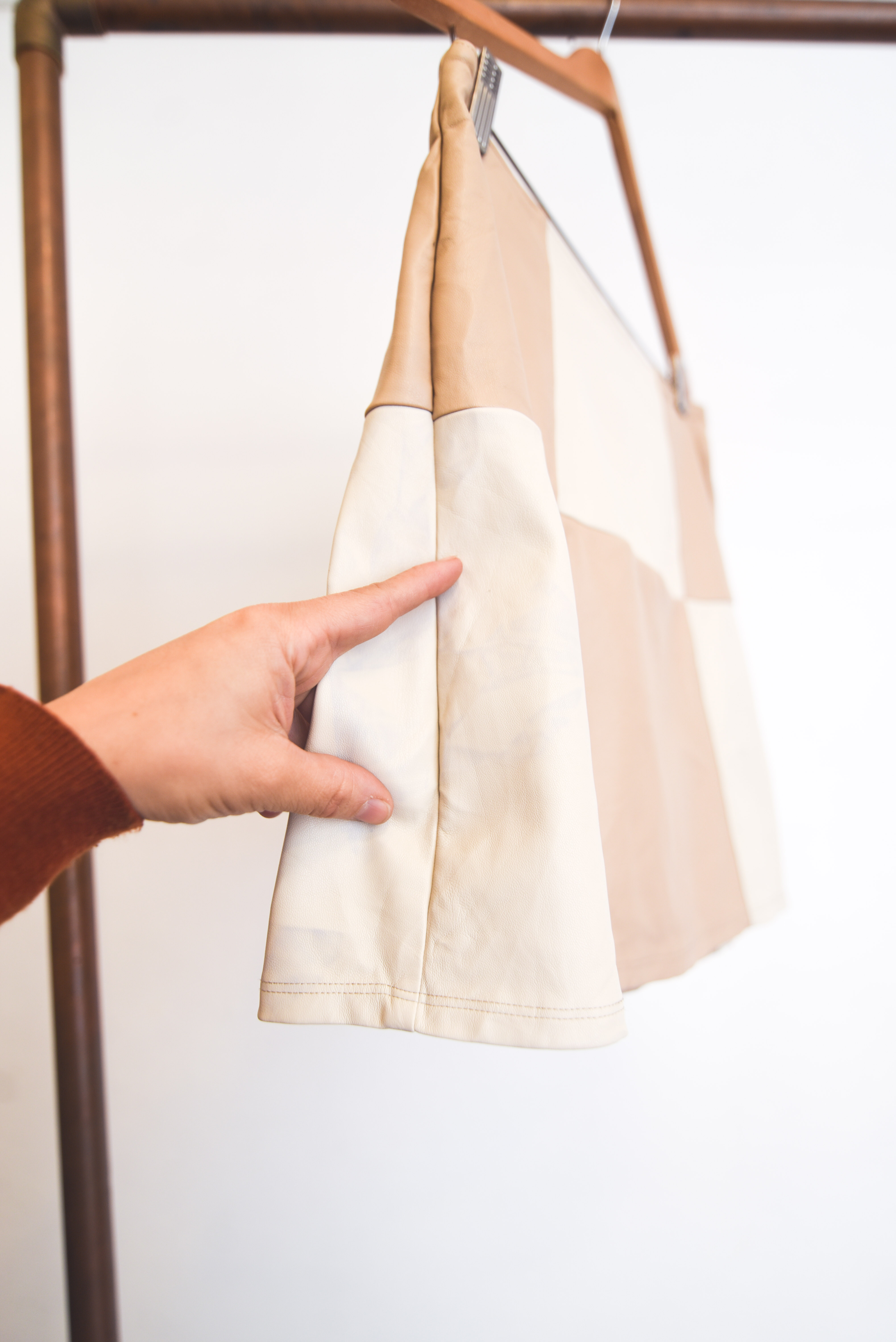 Falda eco cuero bicolor latte
