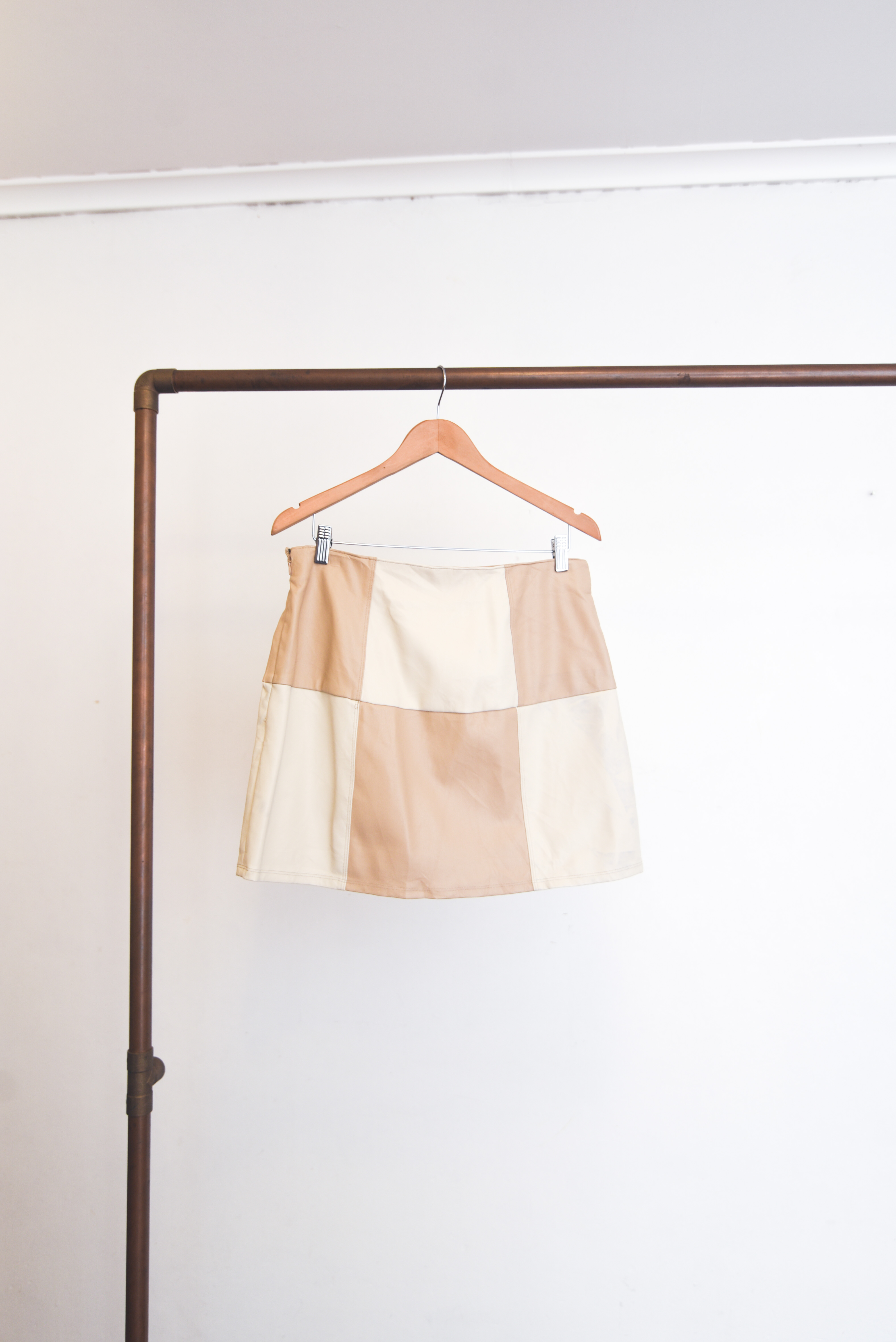 Falda eco cuero bicolor latte