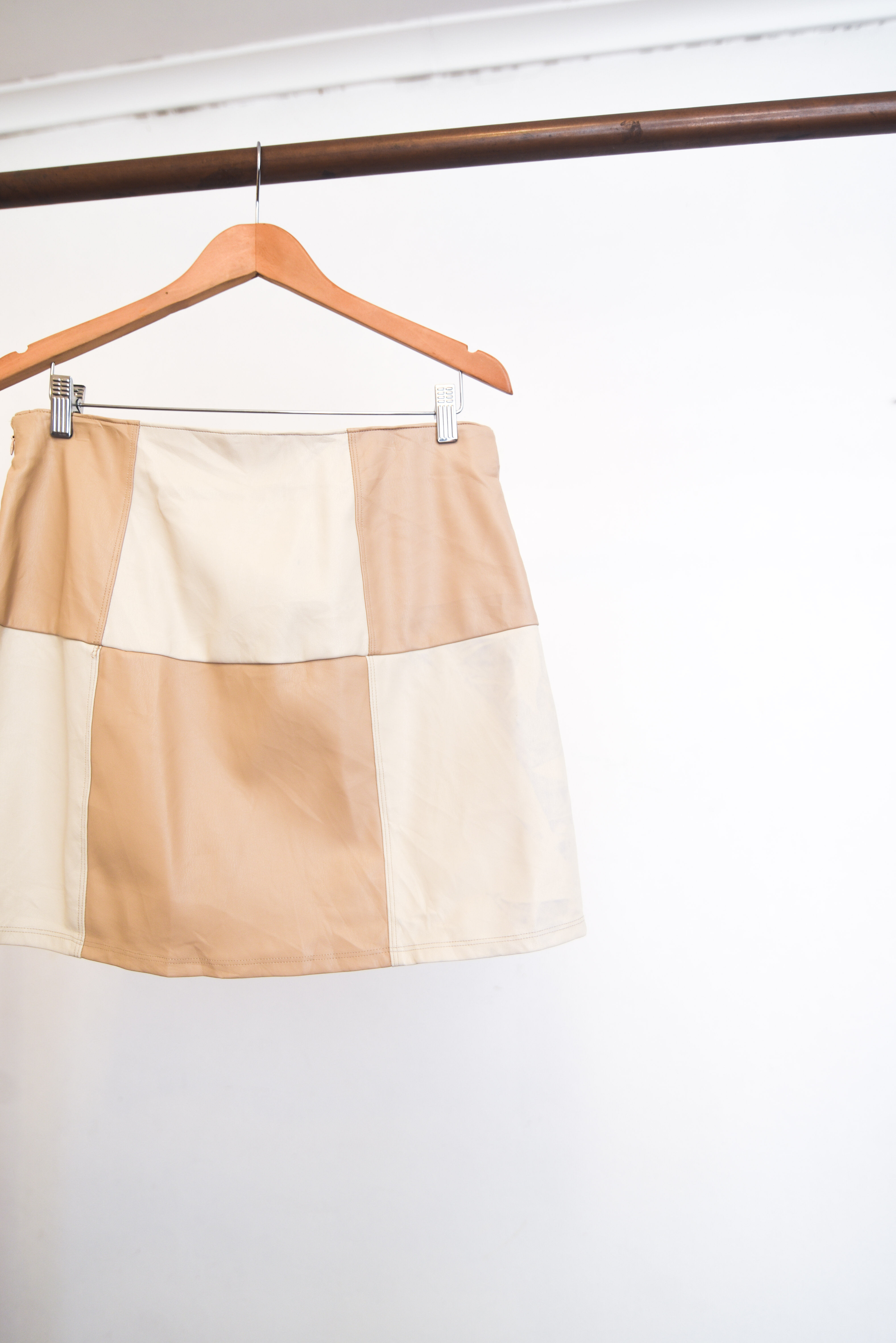 Falda eco cuero bicolor latte