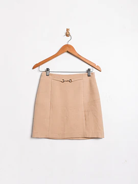 Falda nude broche