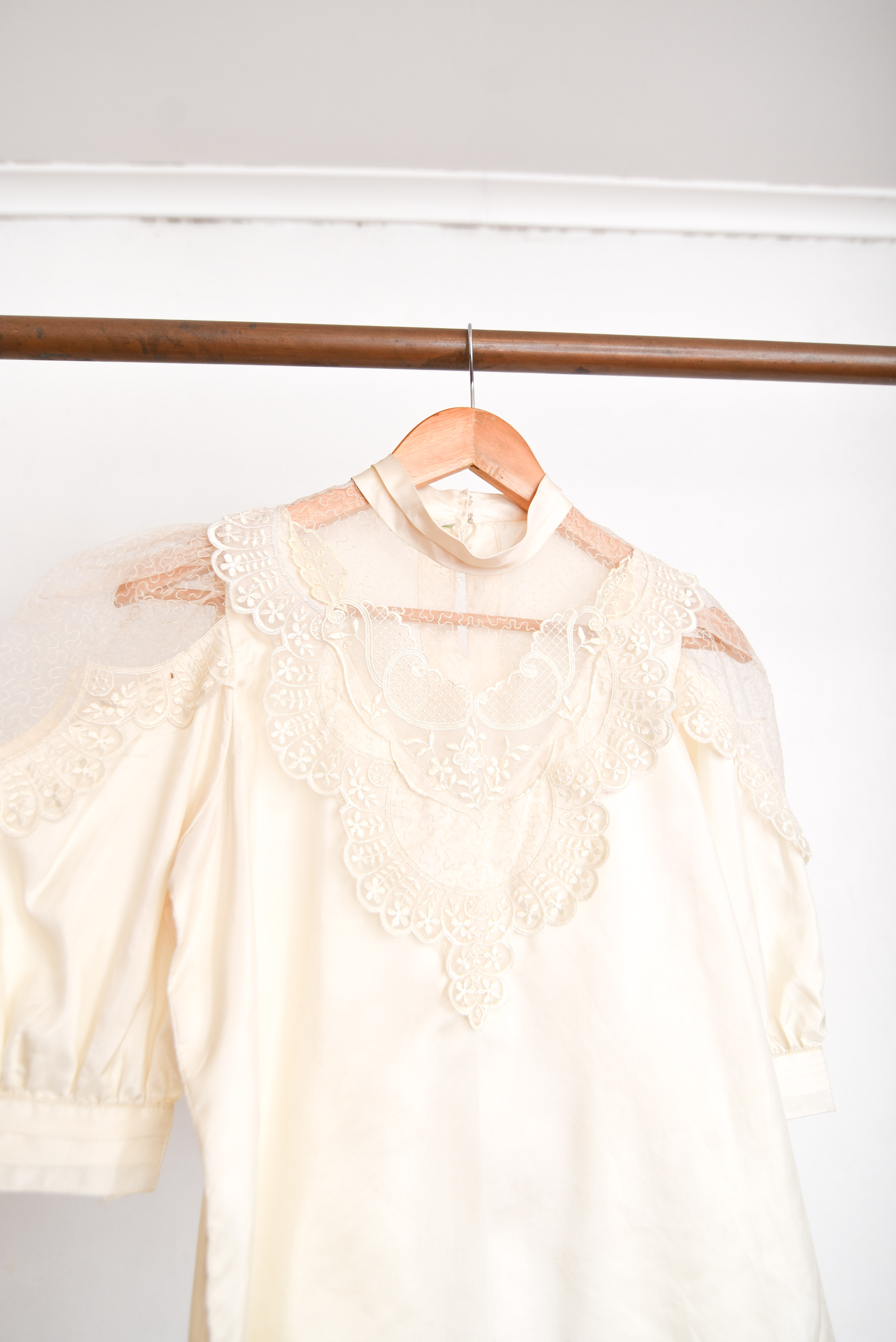 Blusa marfil vintage romántica globo