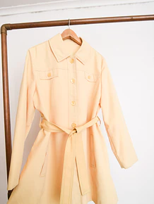 Trench amarillo pastel 70s