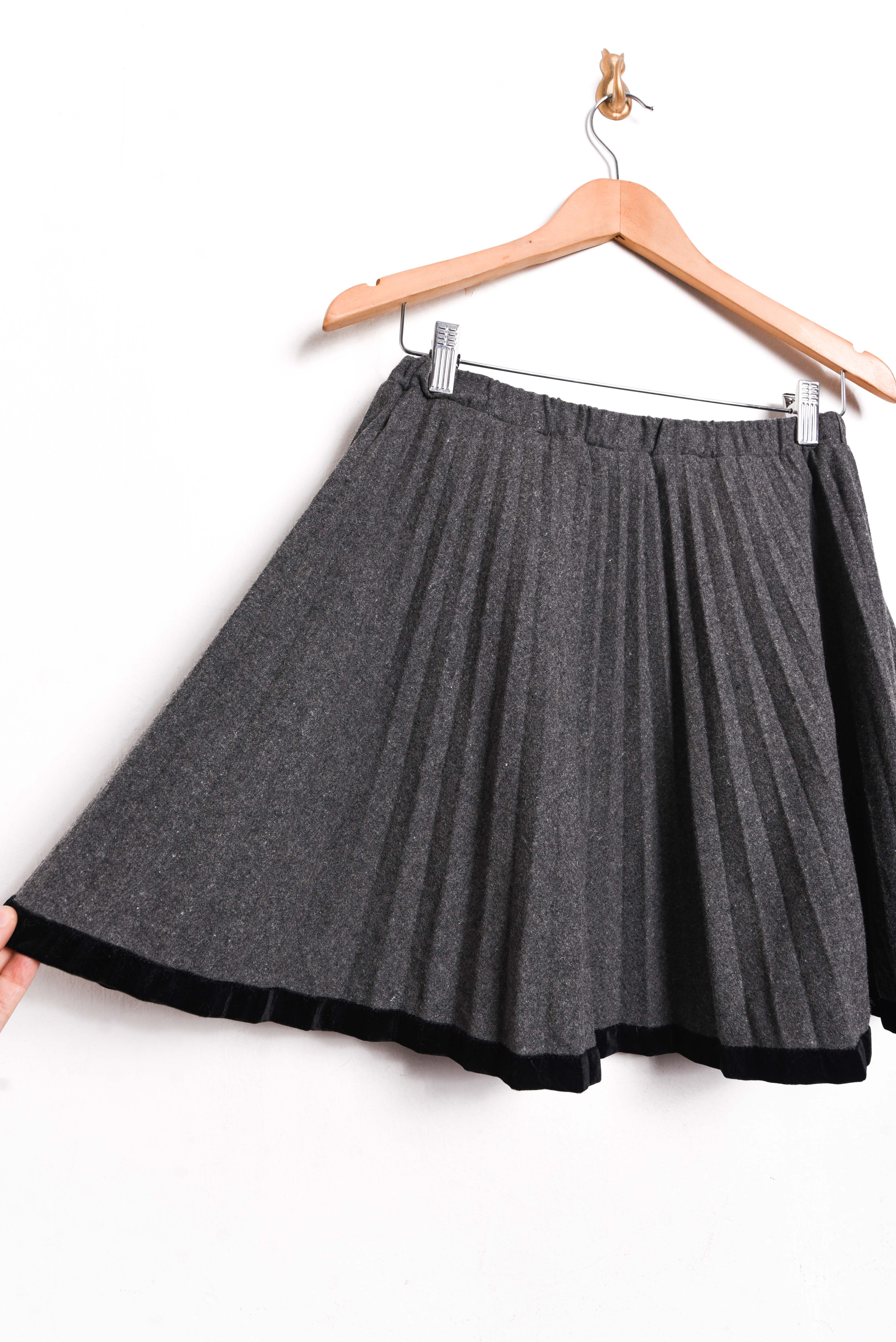 Falda gris plisada lana