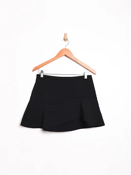 Mini falda negra volados