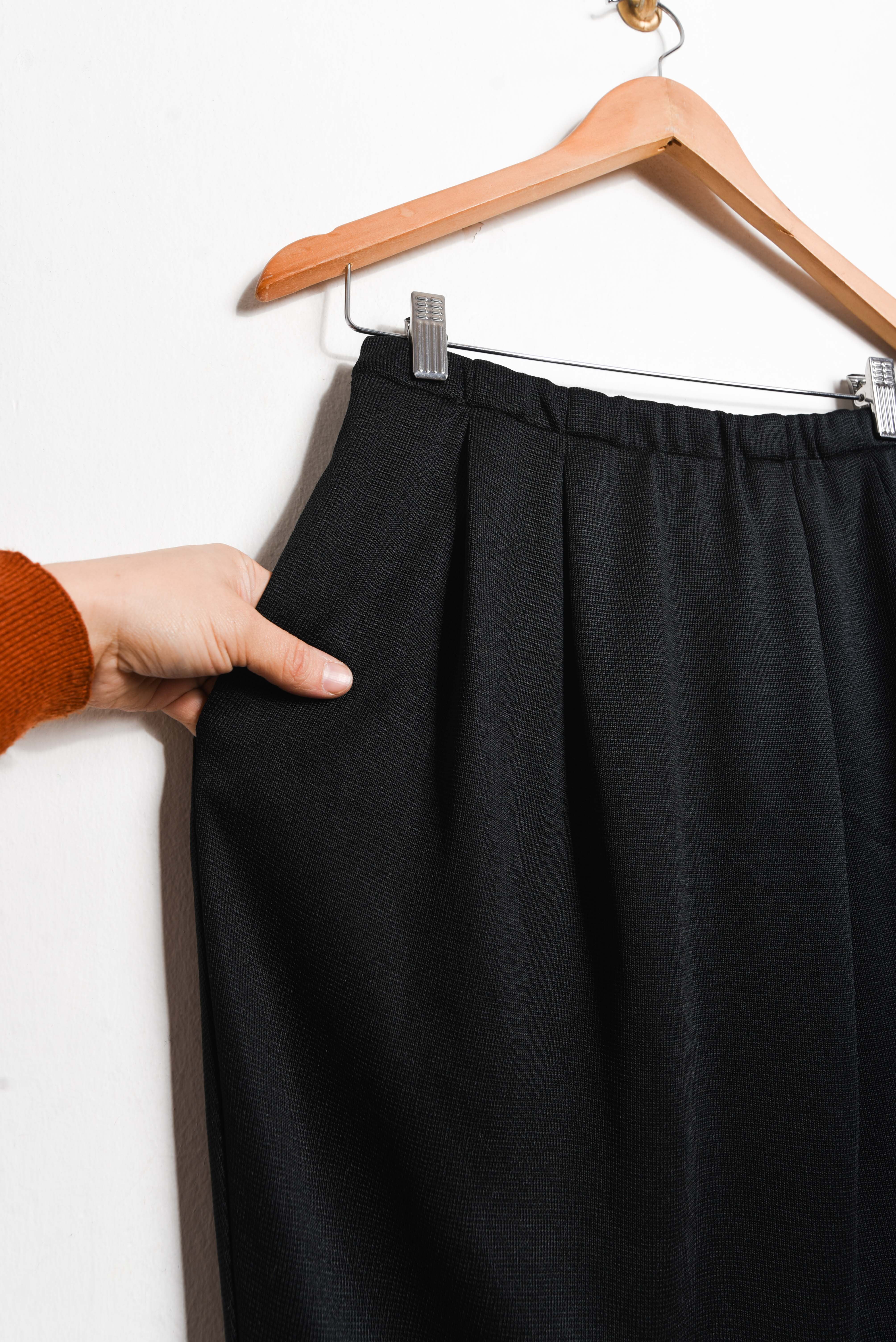 Falda negra knit 90s