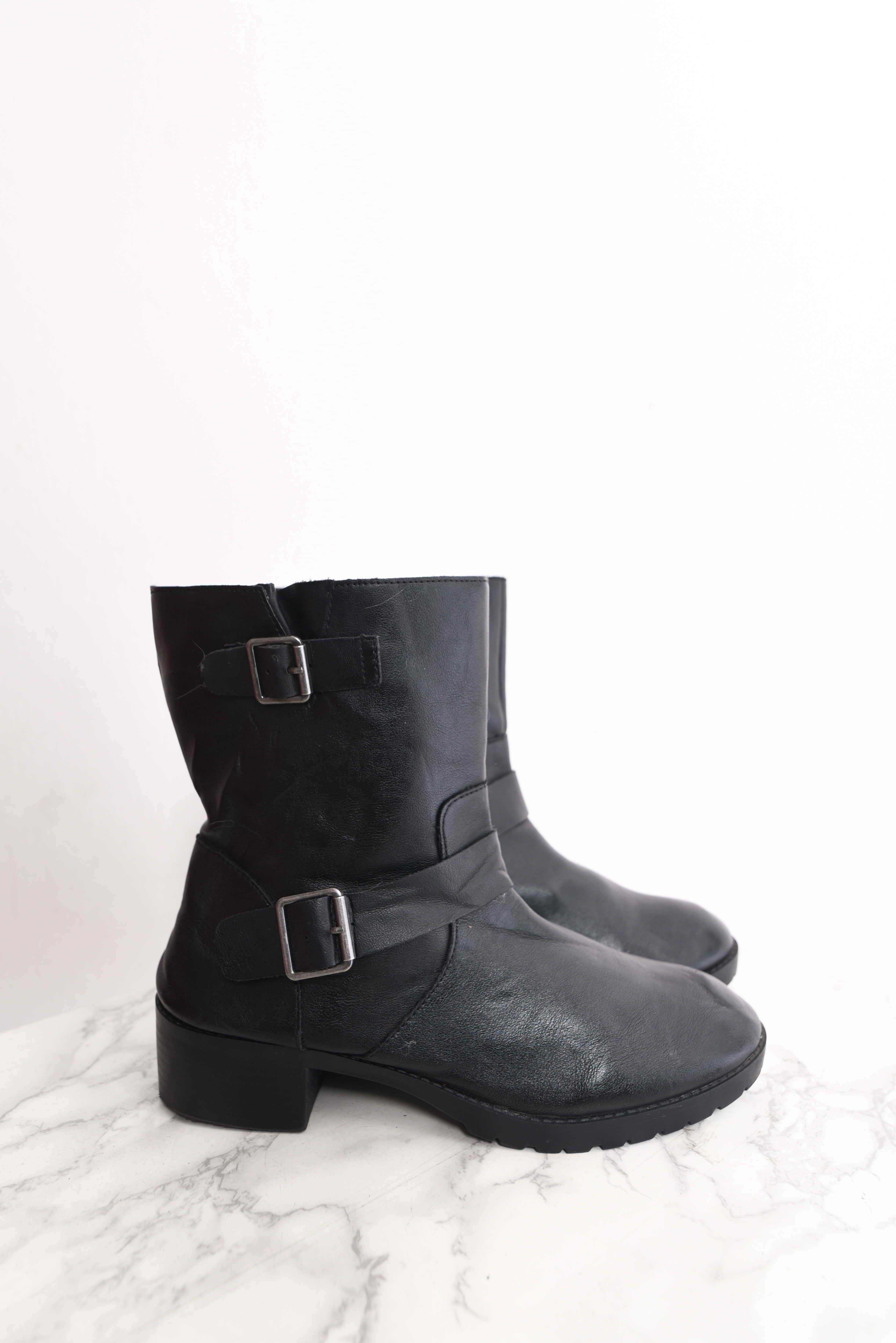 Botines negros eco cuero